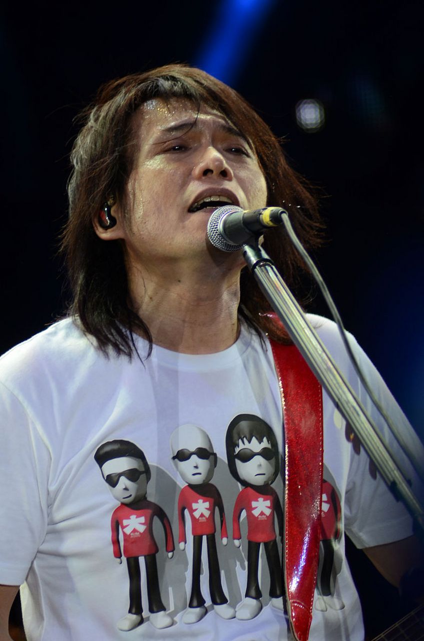 伍佰发文:2023年将在内地举办大型演唱会,将去12个城市续巡演,快来