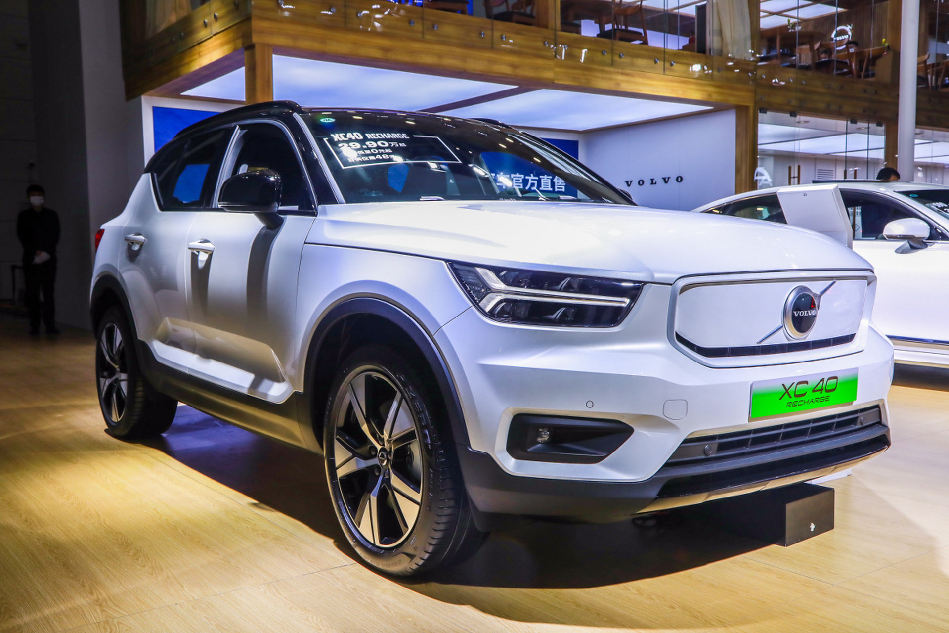 深入了解沃尔沃xc40纯电版,我们不得不聊一聊这款车的电池技术.