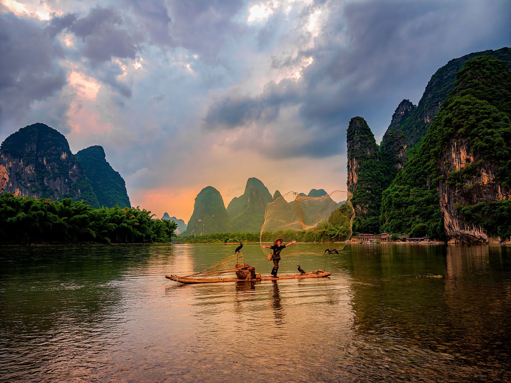 "桂林山水甲天下,阳朔山水甲桂林.