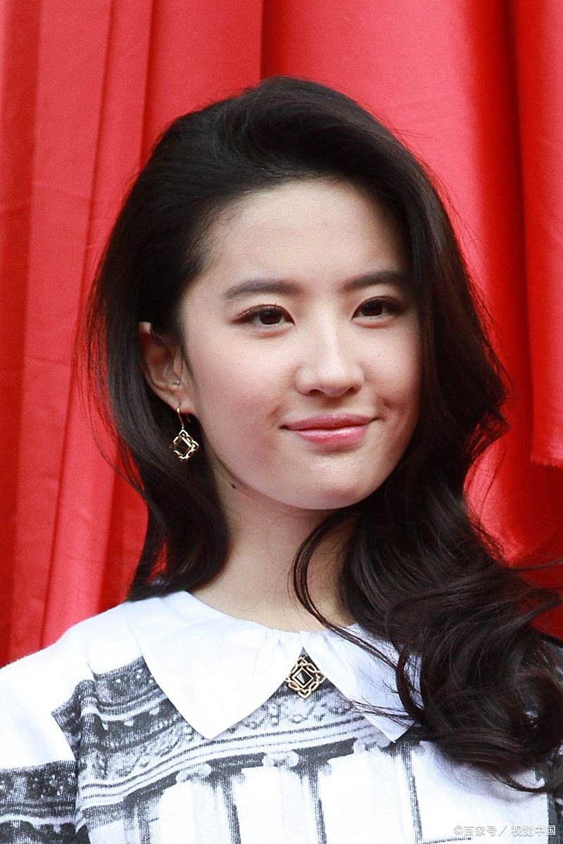 刘亦菲这下颌线说白了就是女娲偏心,什么好的都给她了.