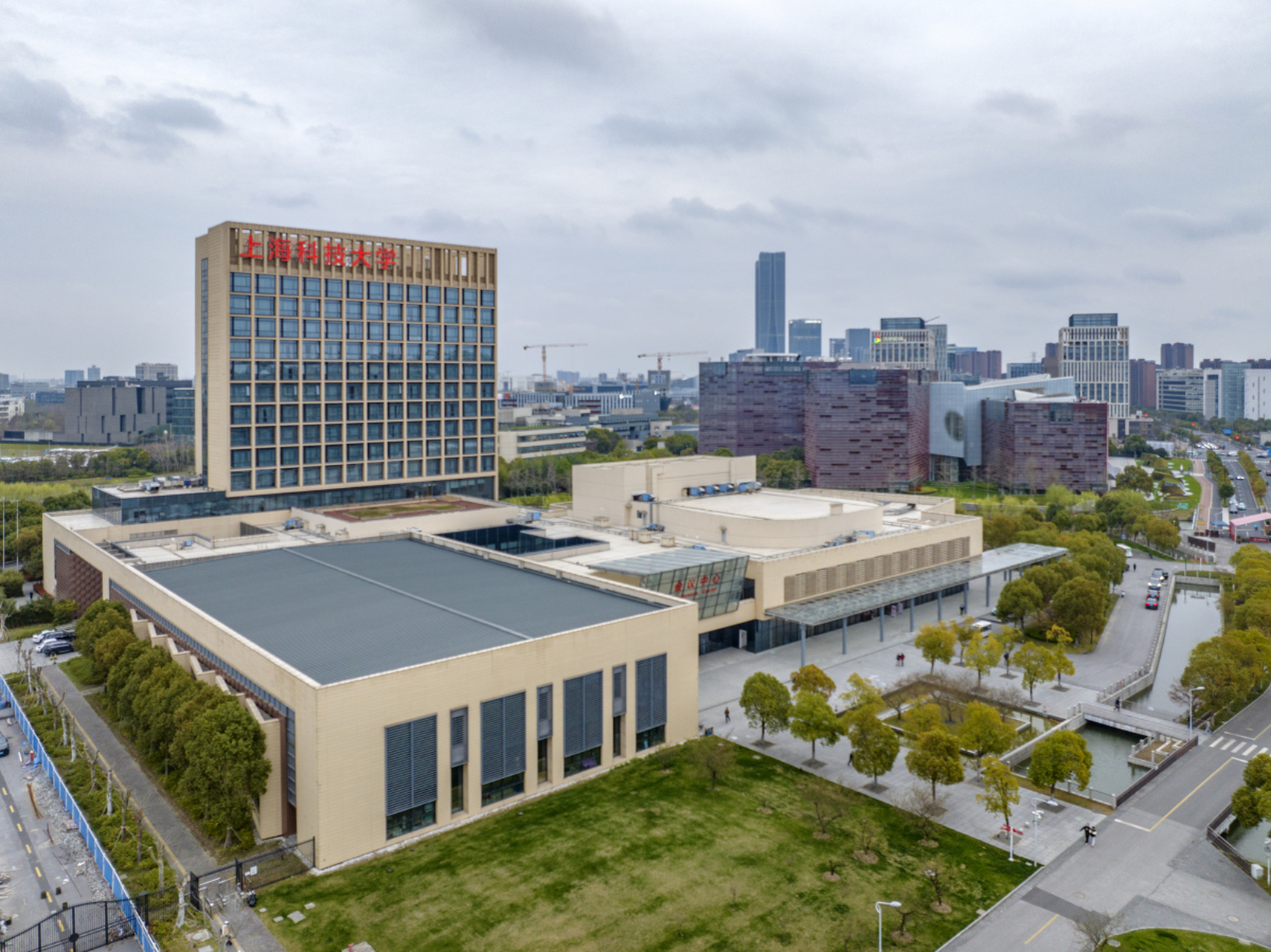 今天我要带你们了解一个上海的科技明星——上海超级计算中心(ssc).