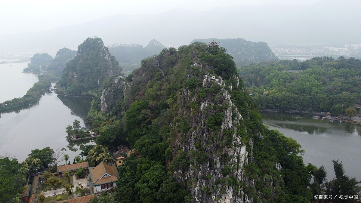 春季,七星岩风景区呈现勃勃生机登高望远,碧波荡漾,新绿如茵