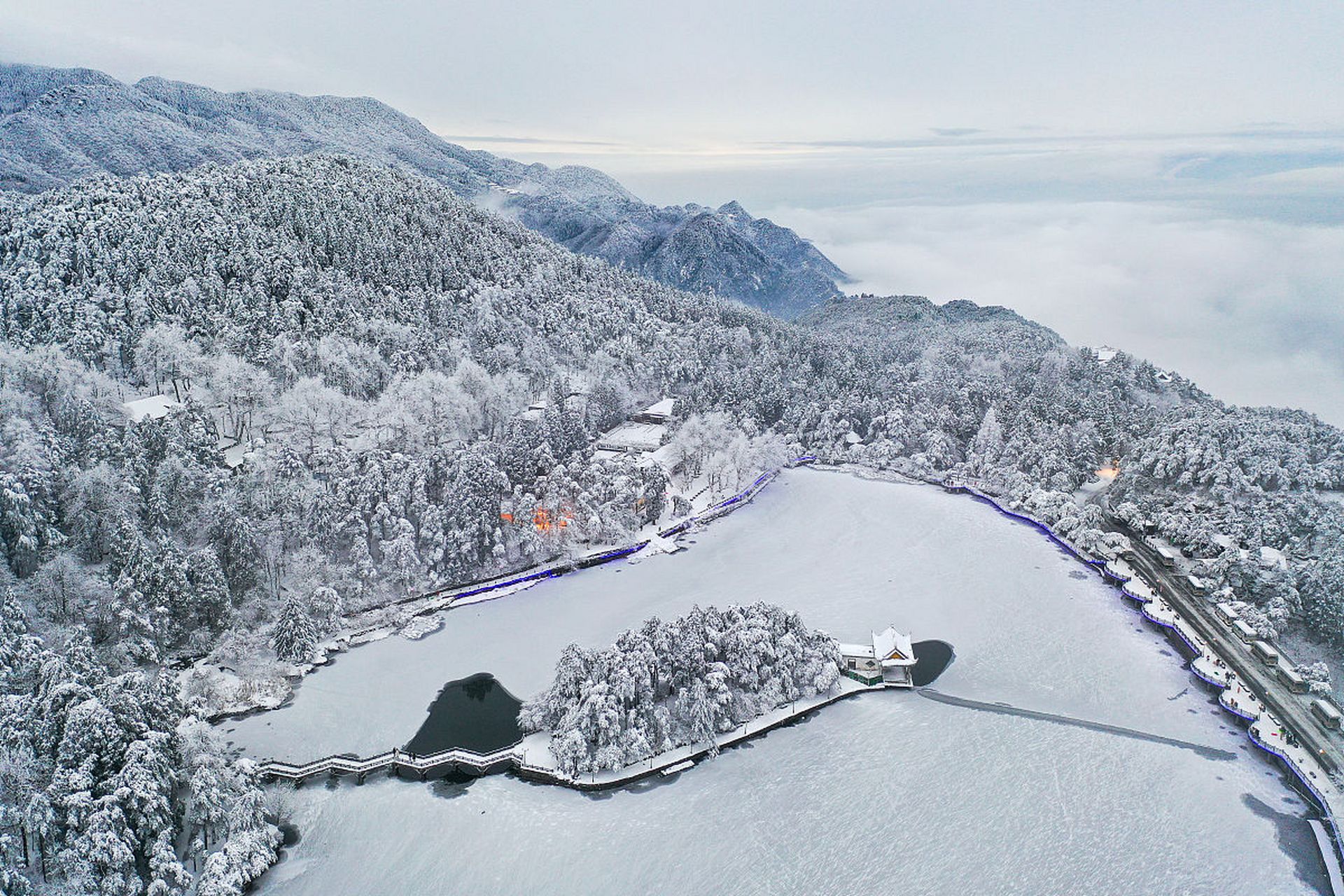 仙女山下雪的图片图片