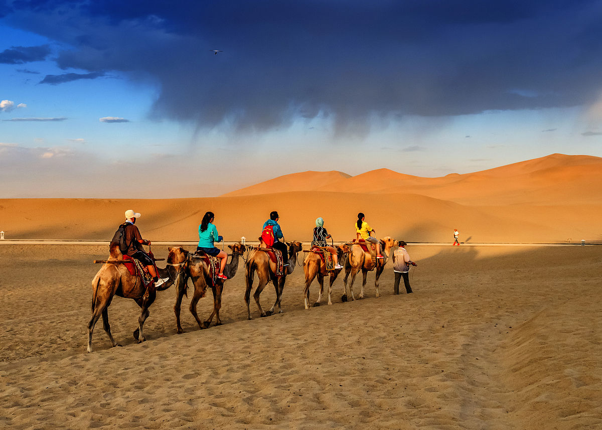 骑骆驼深入大漠:一场穿越丝绸之路的绝美体验