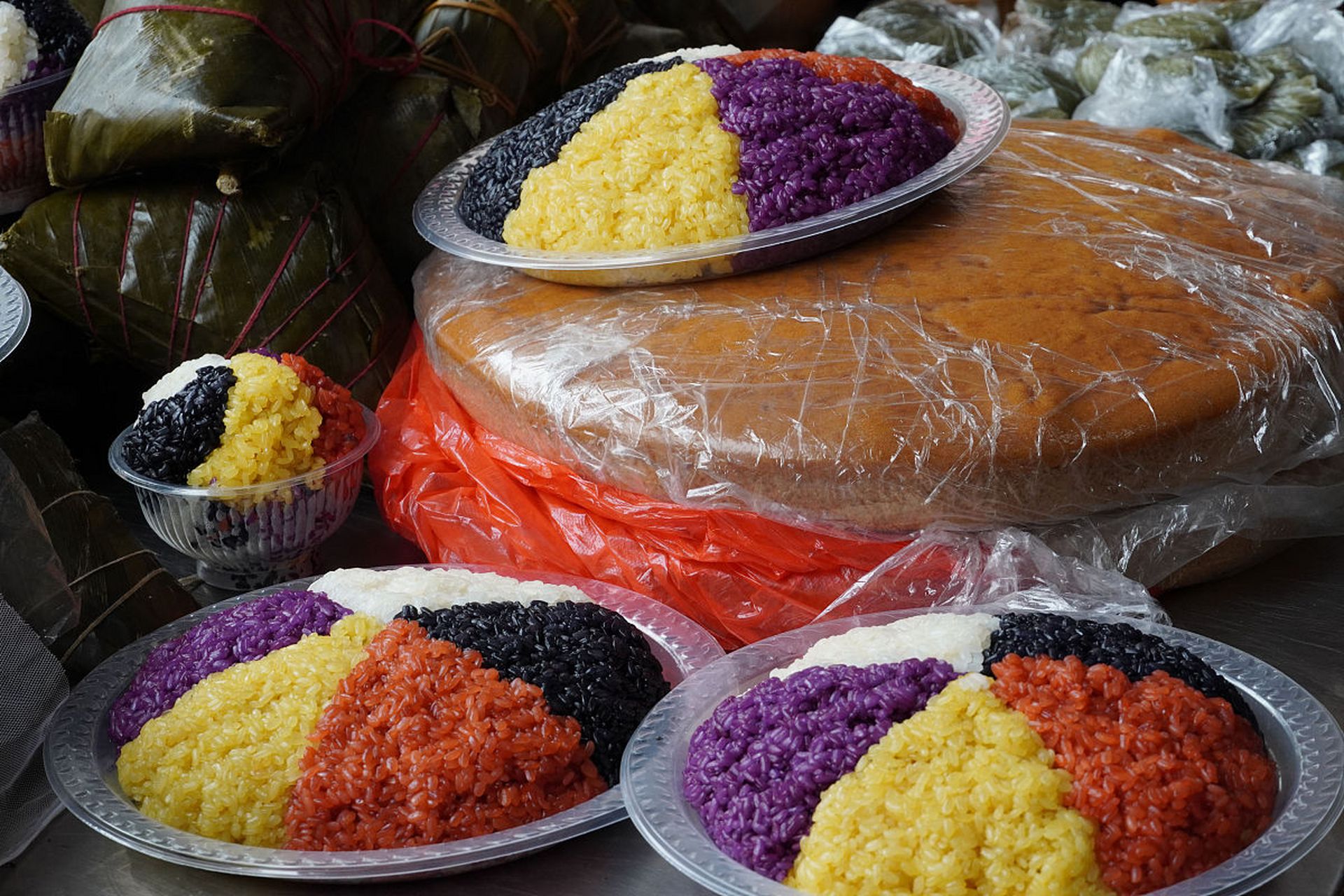 食在广西三月三# 五色糯米饭,这道美食的名称便源自其色彩斑斓的凸圹