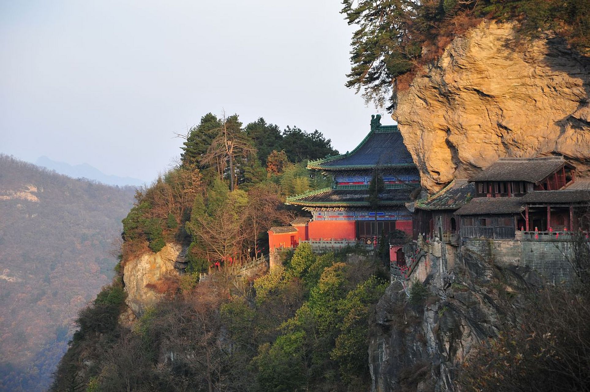 金秋图文动态创作节# 赣州好玩的地方,以下是两个推荐:  赣州通天岩