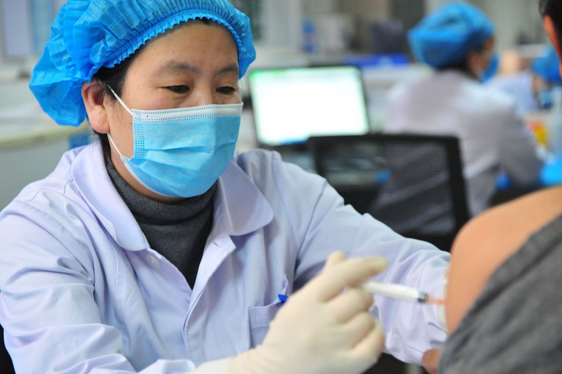 男子私自接种217次新冠疫苗,平均4天一针,这是打针爱好者?一名男子被