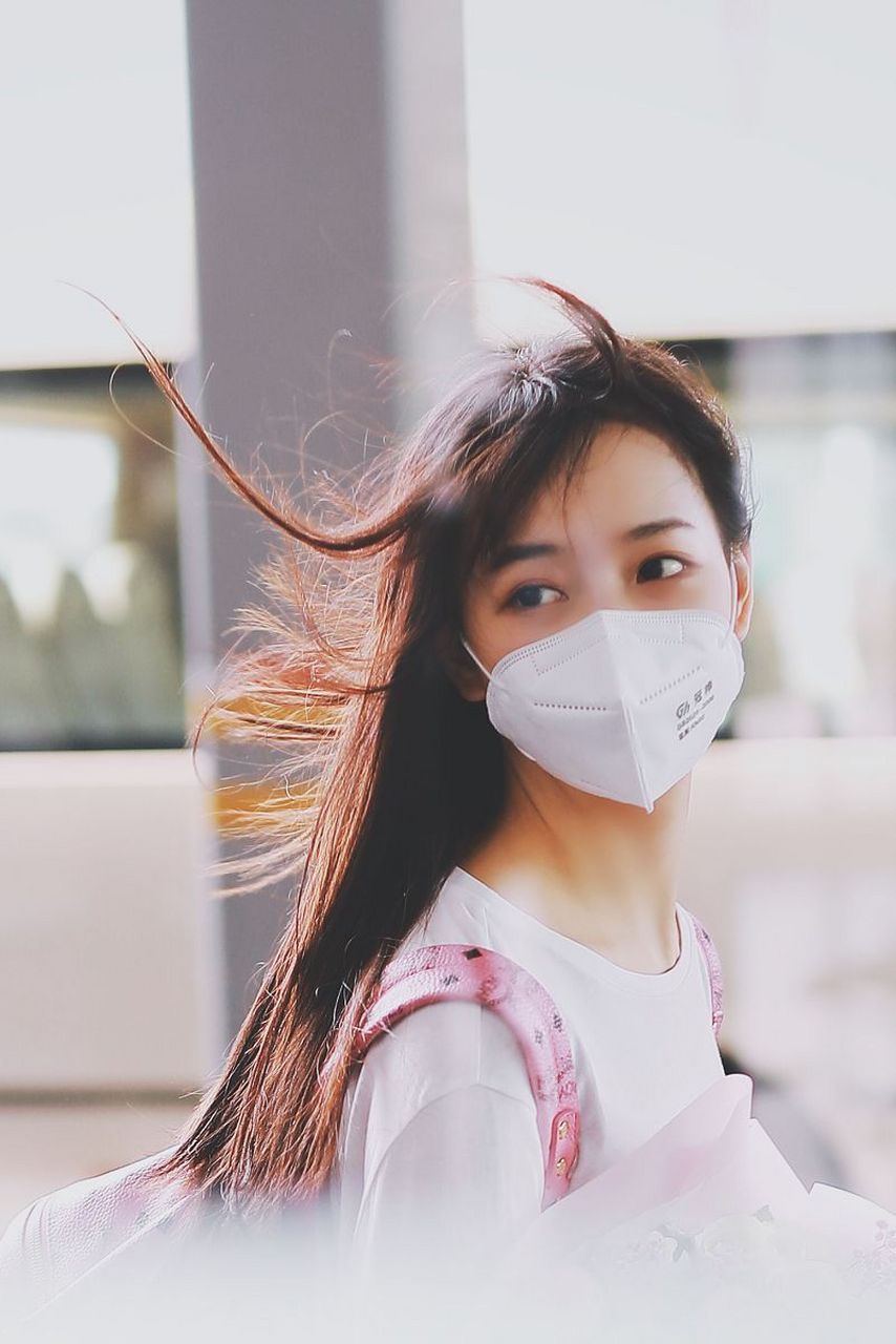 牛正威决定改名为秦语鹿,以展现自己独特的个性和魅力.