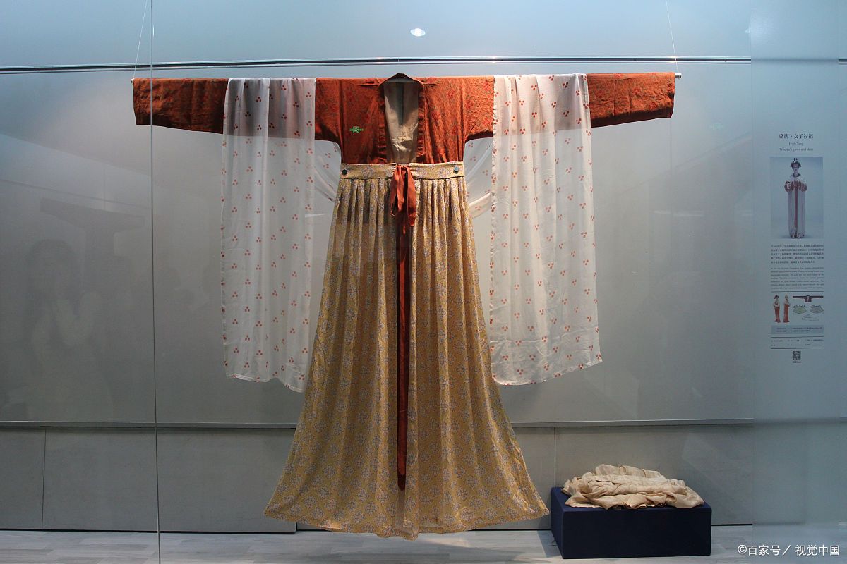 袒胸襦裙太奔放?隋唐服饰6件套解密「唐潮」汉服的正确打开方式