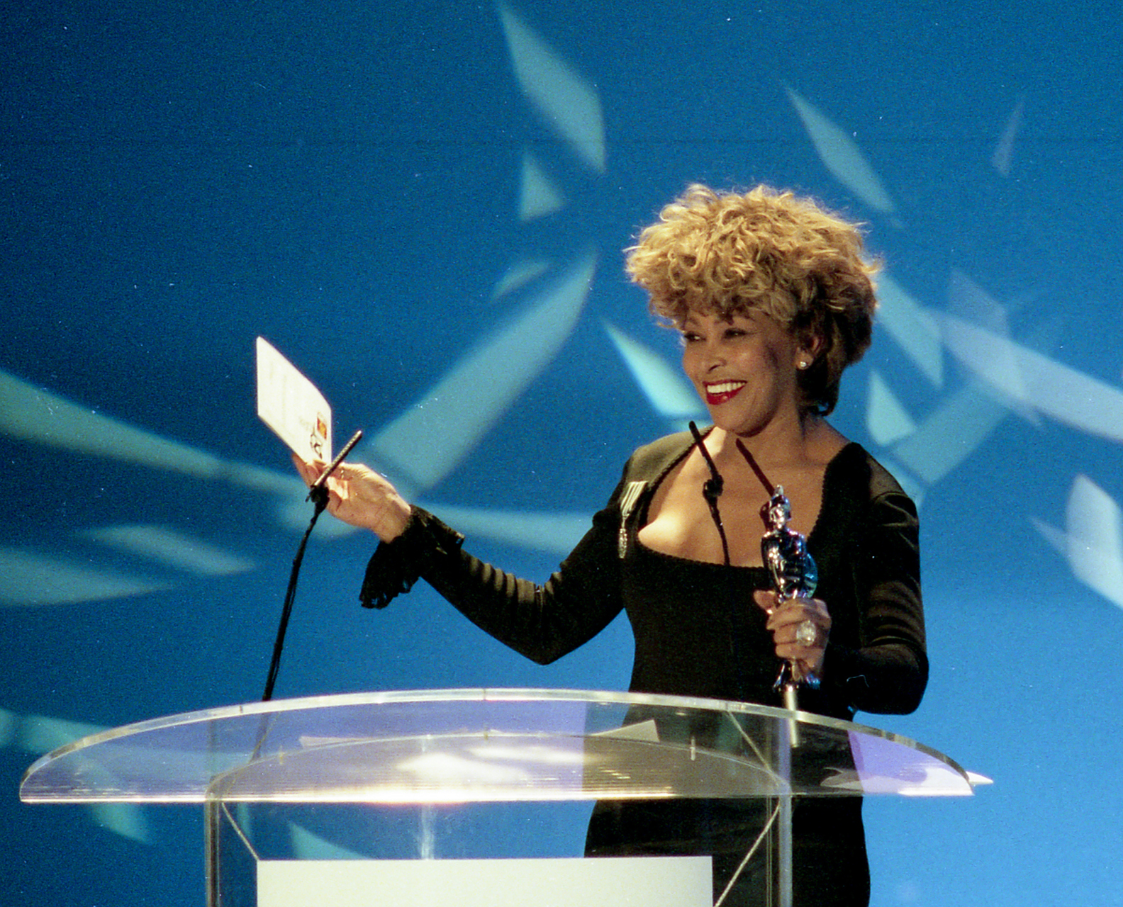 享年83岁 据外媒报道,美国出生的瑞士籍女歌手, 演员蒂娜·特纳于当地