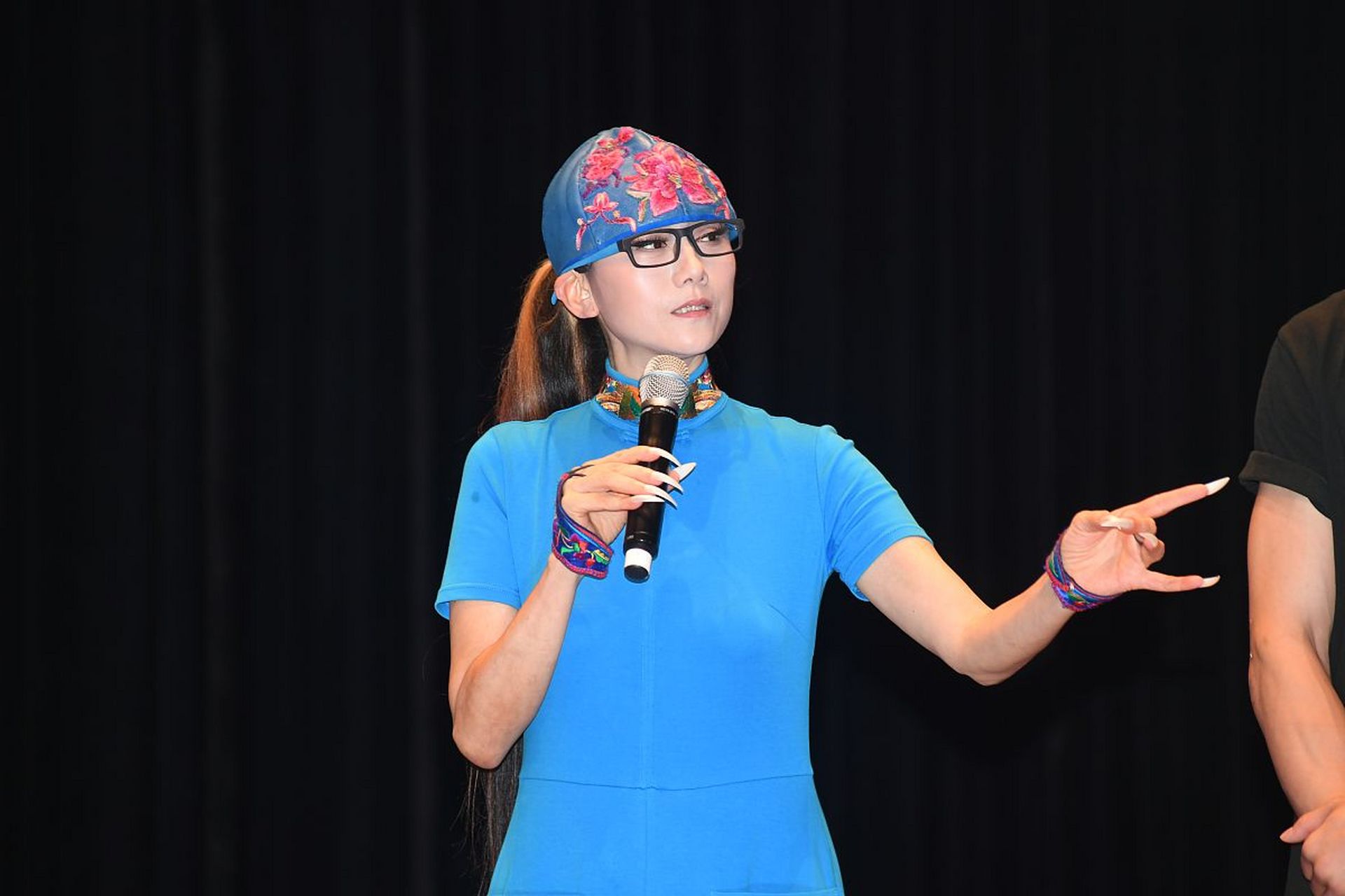 据说杨丽萍的指甲,是自己的真指甲[捂脸]!