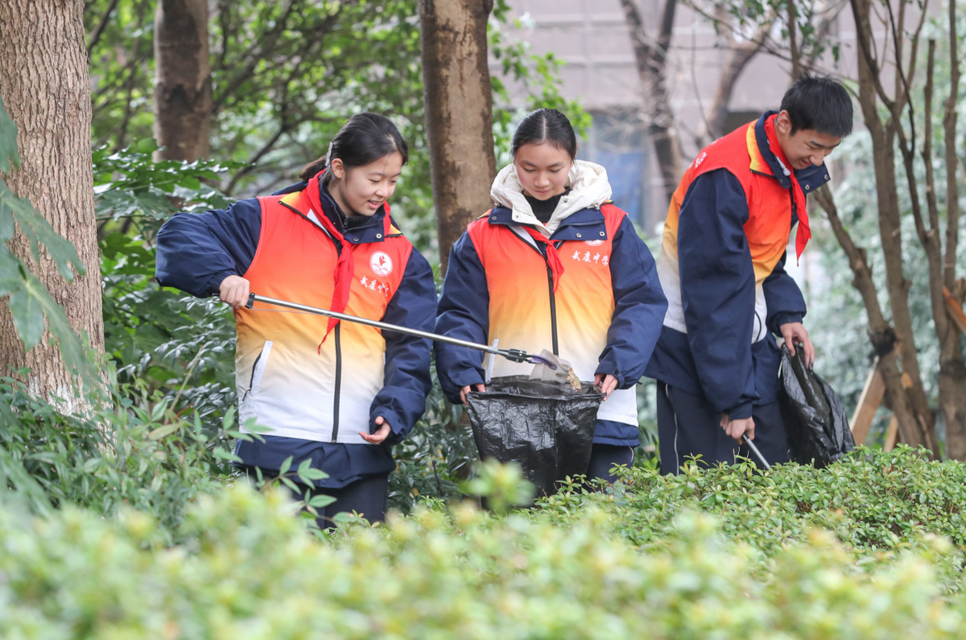 职业教育中社会实践对学生综合素质提升有重要意义.