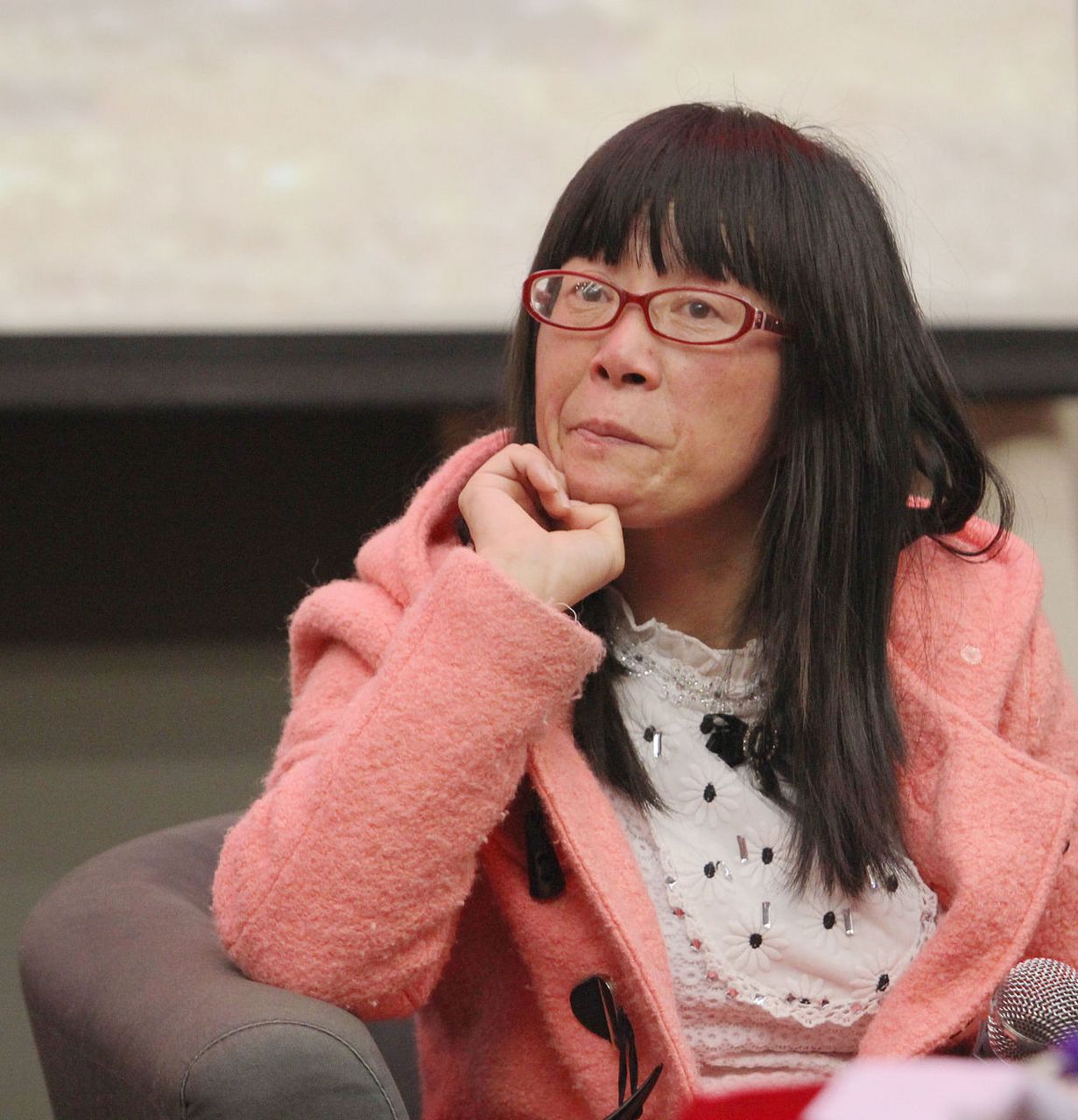 "馒头"下的思考,评余秀华《后山黄昏》  后山黄昏