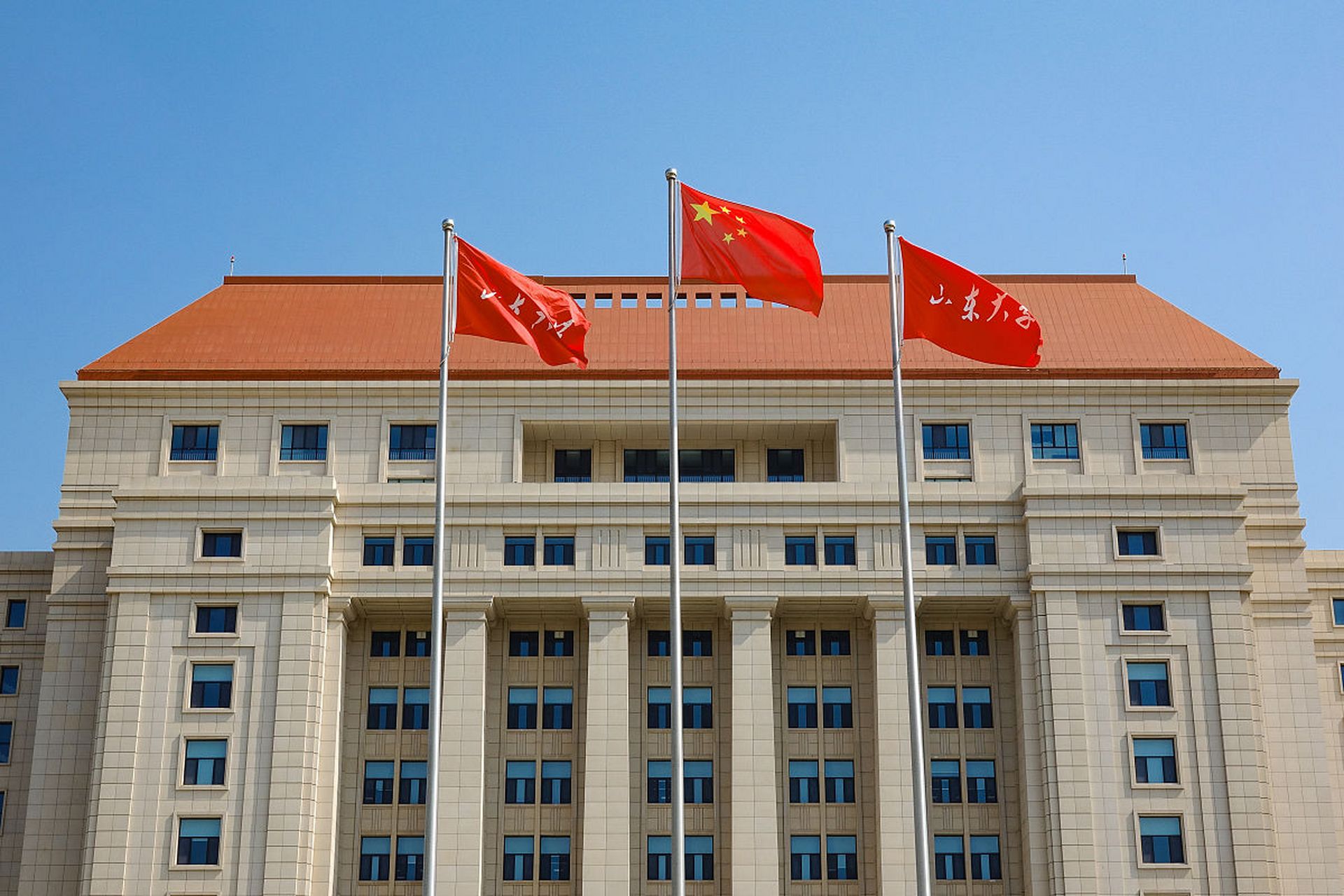 我想说,除了章丘,没有人希望把山东大学搬到章丘!这是民意!