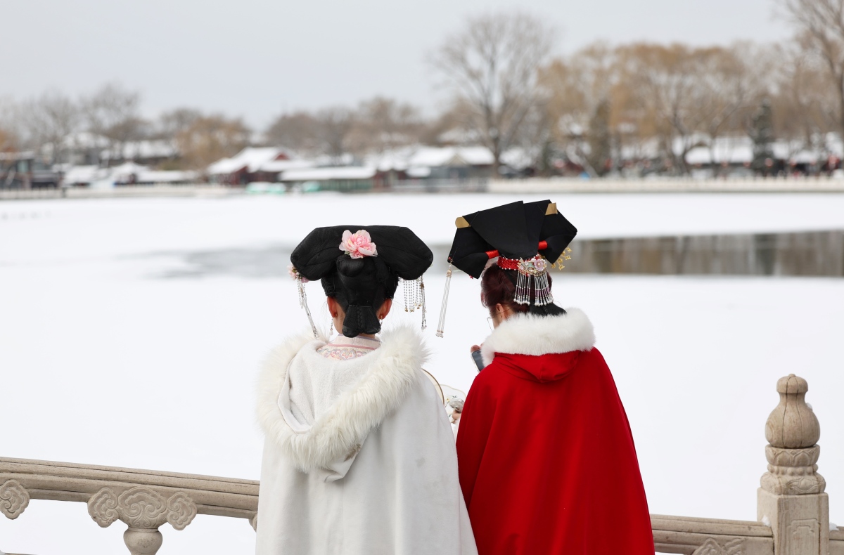 冰雪聪明的生肖女图片