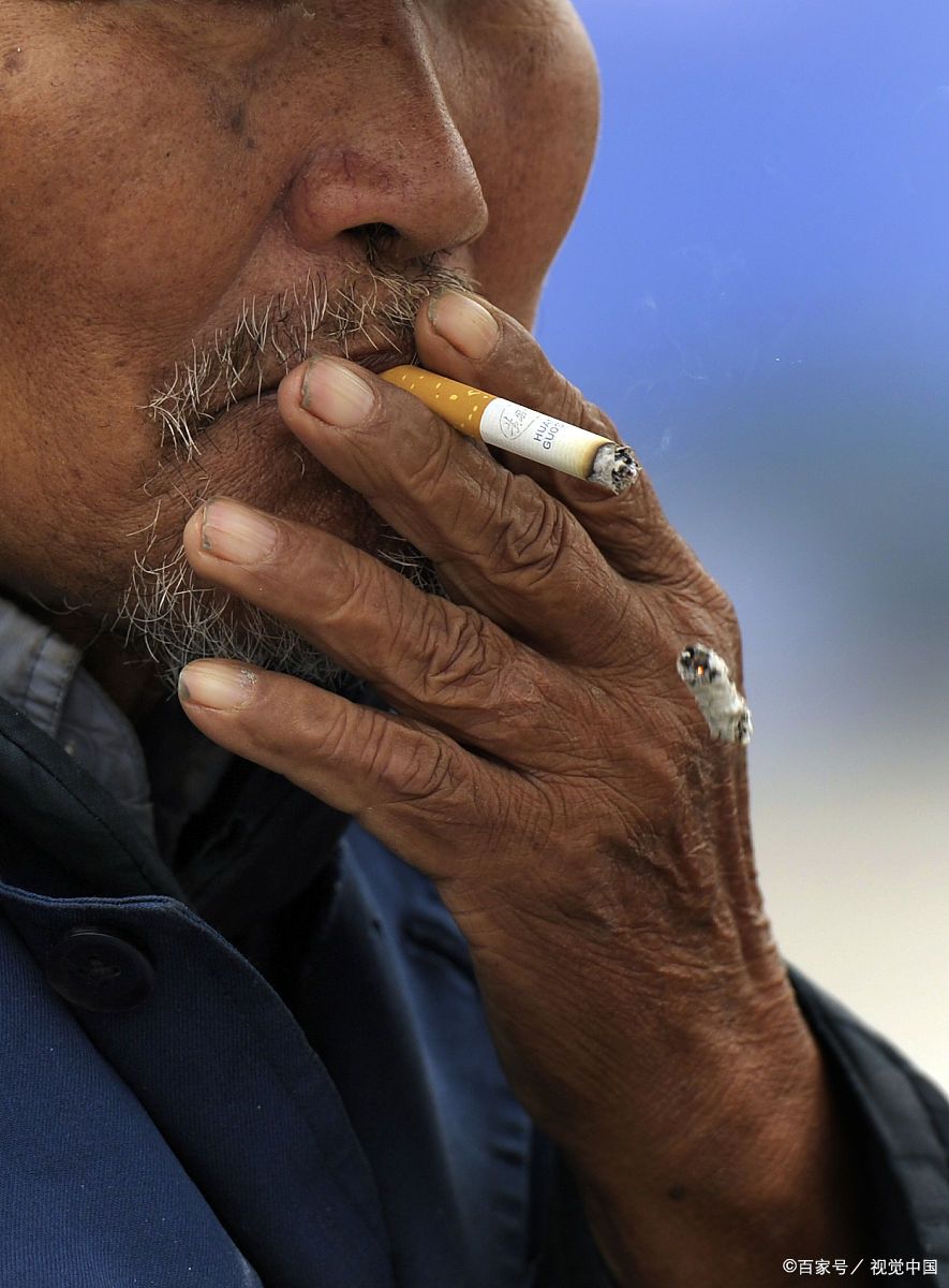 吸烟者的寿命一般会比不吸烟者短,但具体年限因个体差异而异