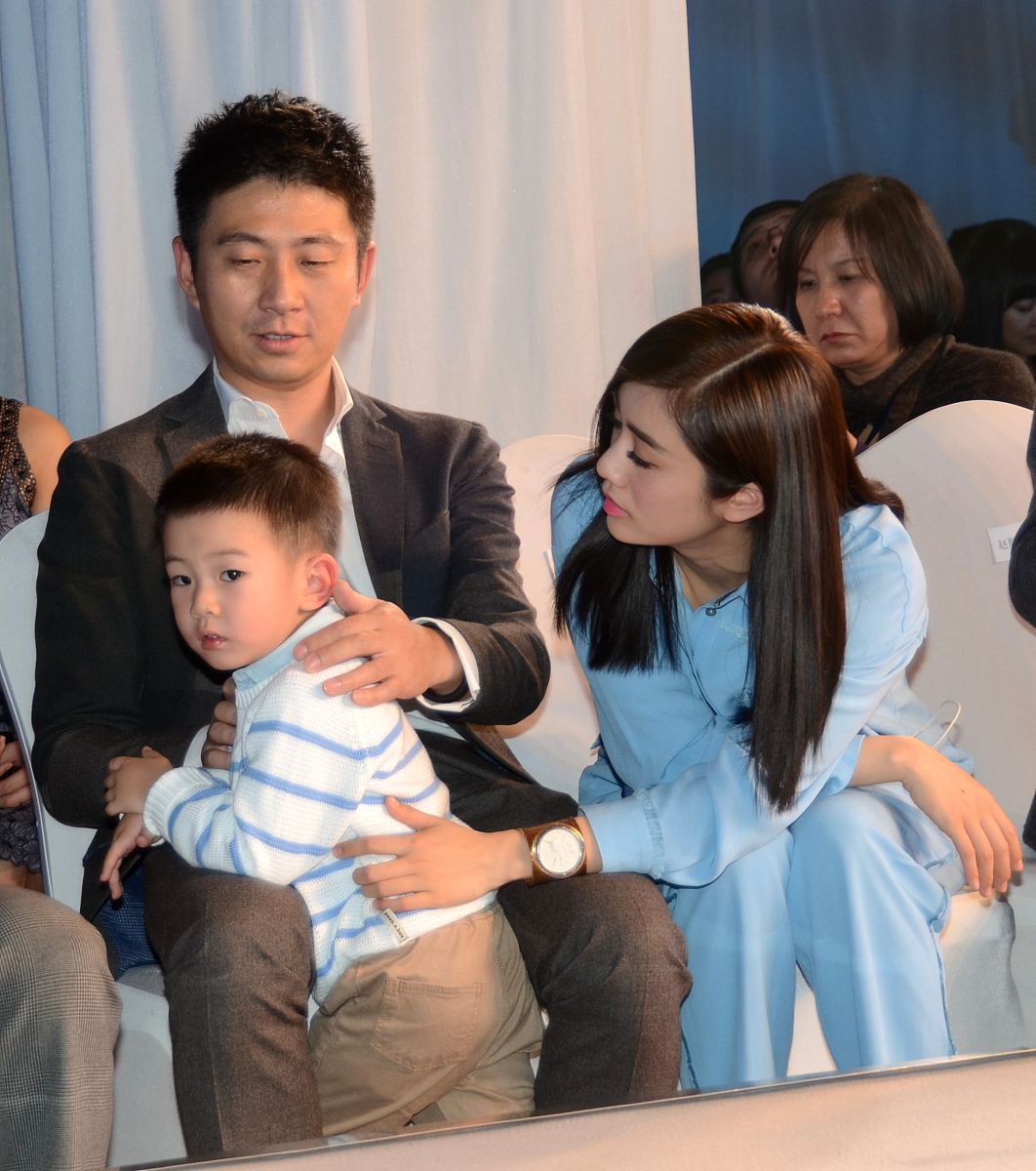 《b超里的我们》中,谢娜作为嘉宾首次公开分享了关于她的双胞胎宝贝的