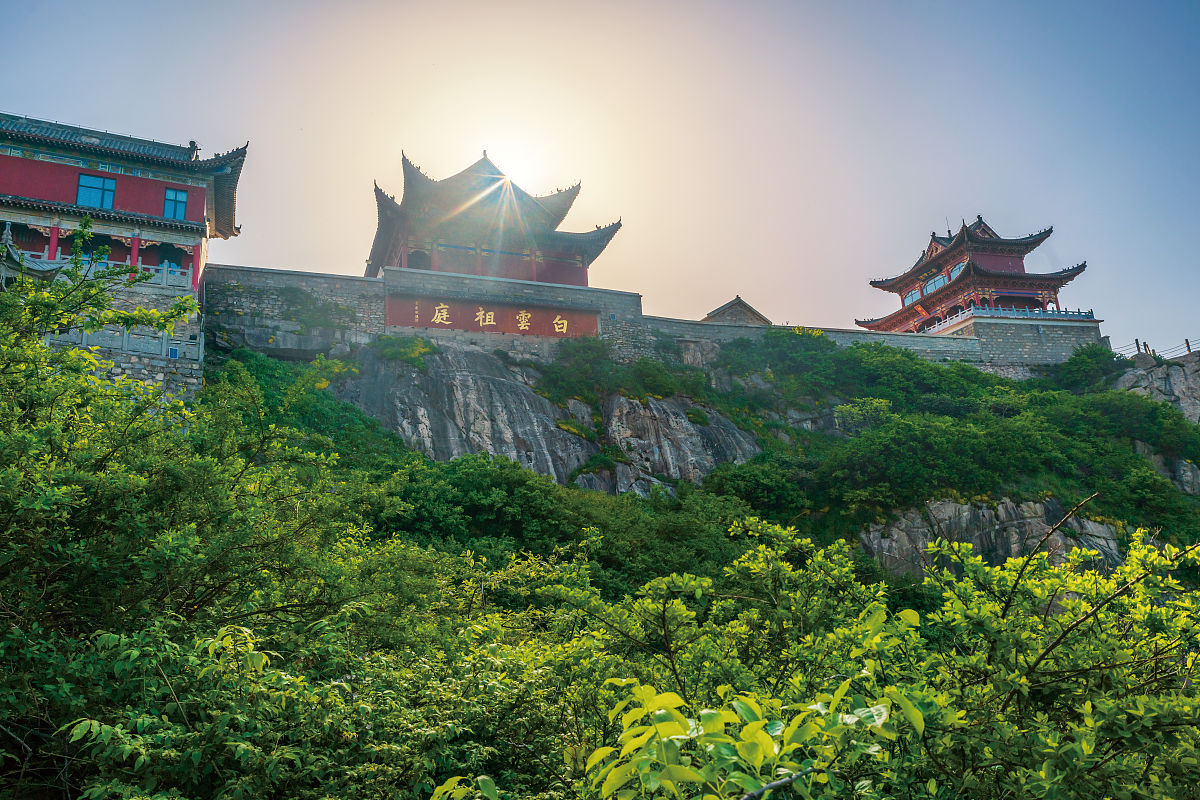 无量台风景区建筑古朴,充满历史韵味.