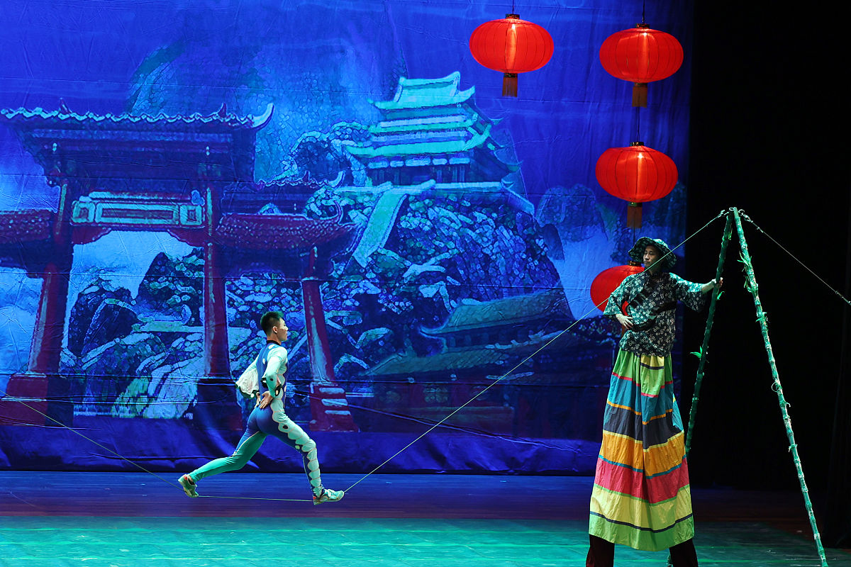 威海华夏城的魔术表演,神奇变幻超吸引!