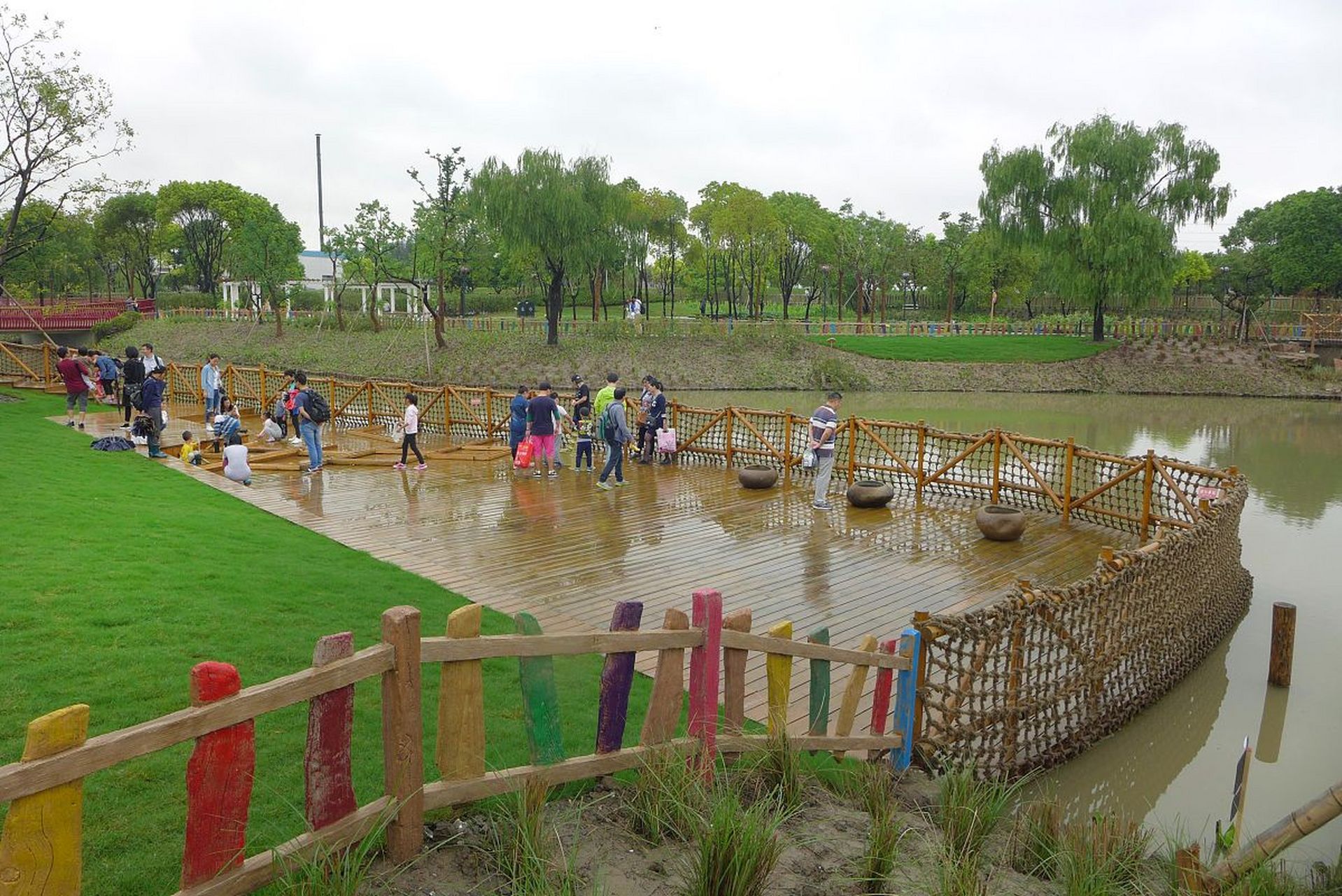 位于浙江杭州余杭区良渚镇的农夫乐园正等待着你的到来!