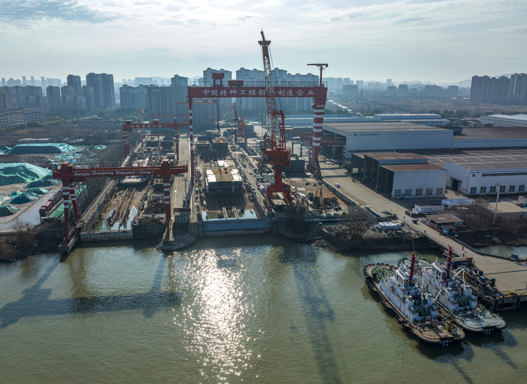 海安新港与徐闻港在便捷性,地理位置,物流资源等方面各有优势.