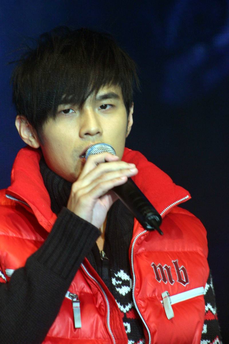 《逆境中的成长:深度剖析周杰伦经典歌曲《逆鳞》》