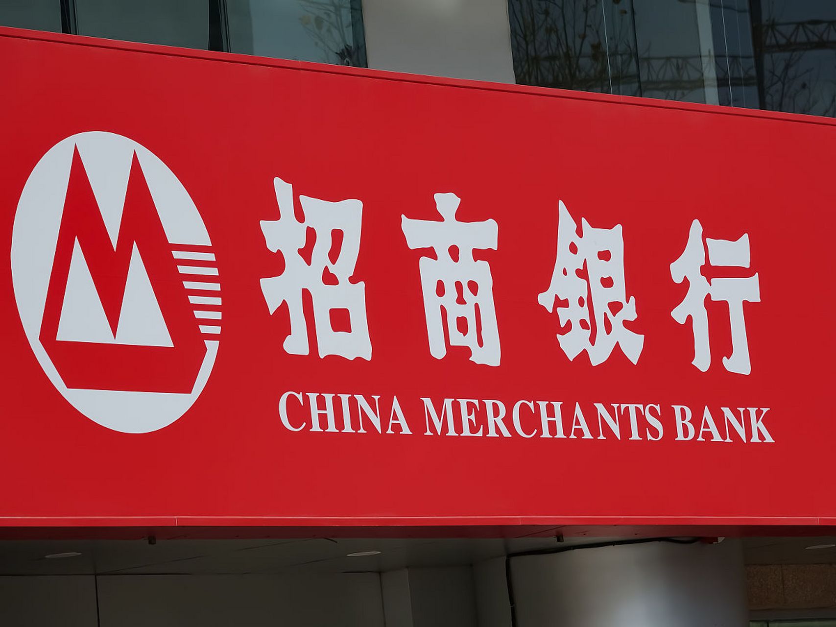 招商银行信用卡提额的方法包括了解提额规则,增加消费次数,提高消费