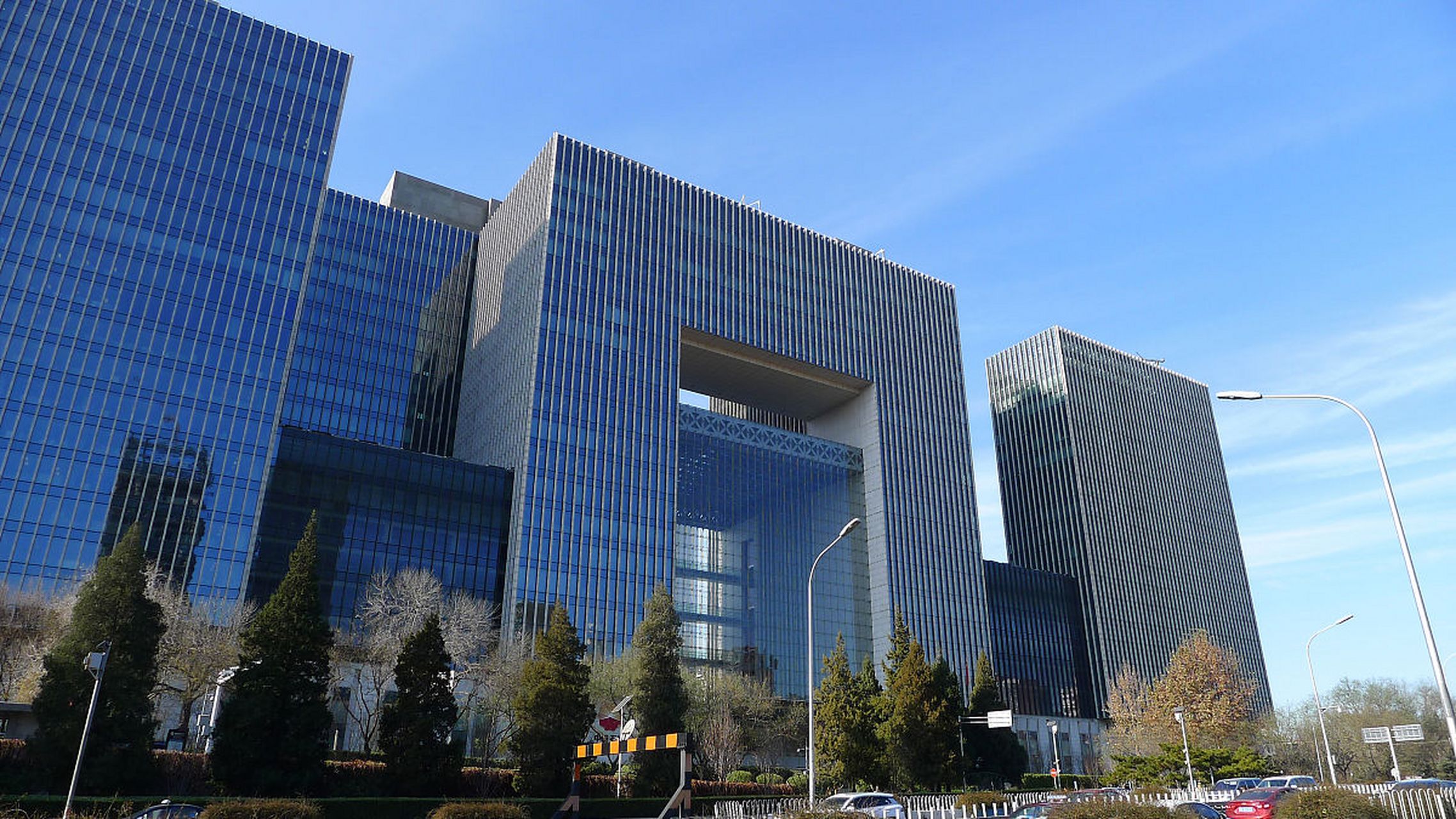 央企真正的运营实体是规模庞大的二三级企业,这些企业