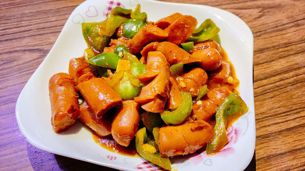 辣椒炒火腿肠的家常做法