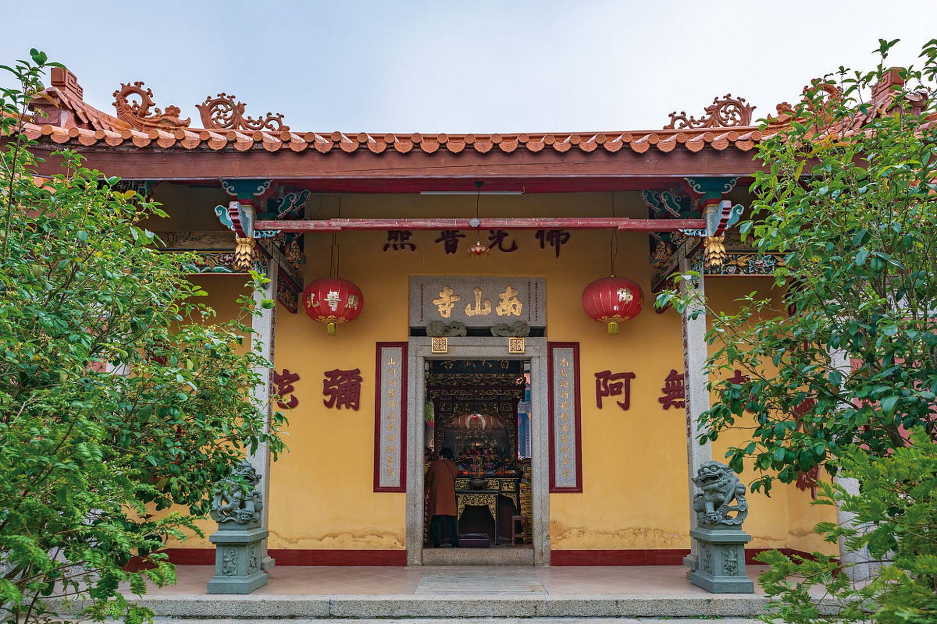 在这个周末,我选择了汕头市两英镇古溪岩南山道场灵显寺作为游玩地点.