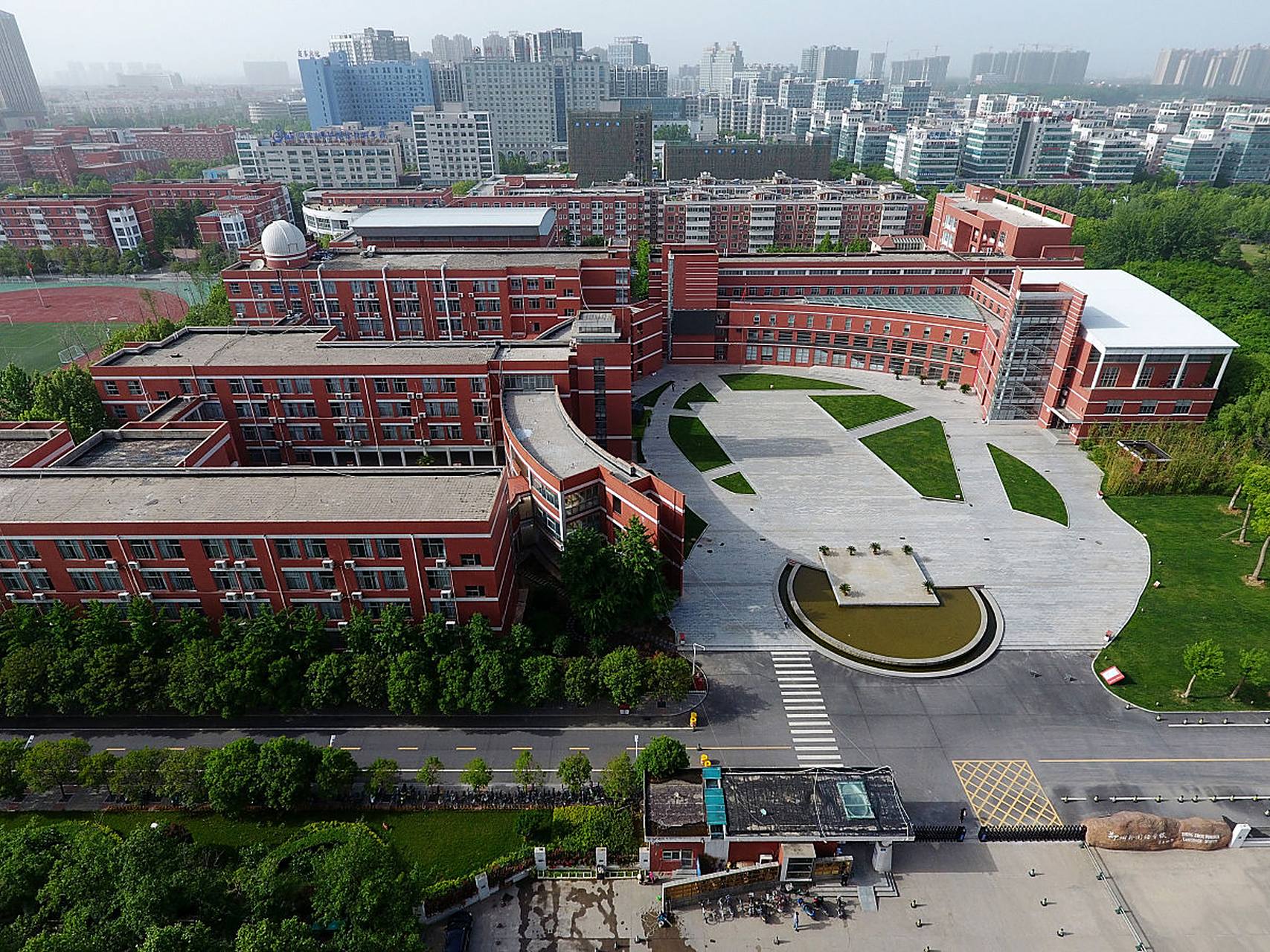 华中师范大学第一附属中学是妥妥的名校,早在1962