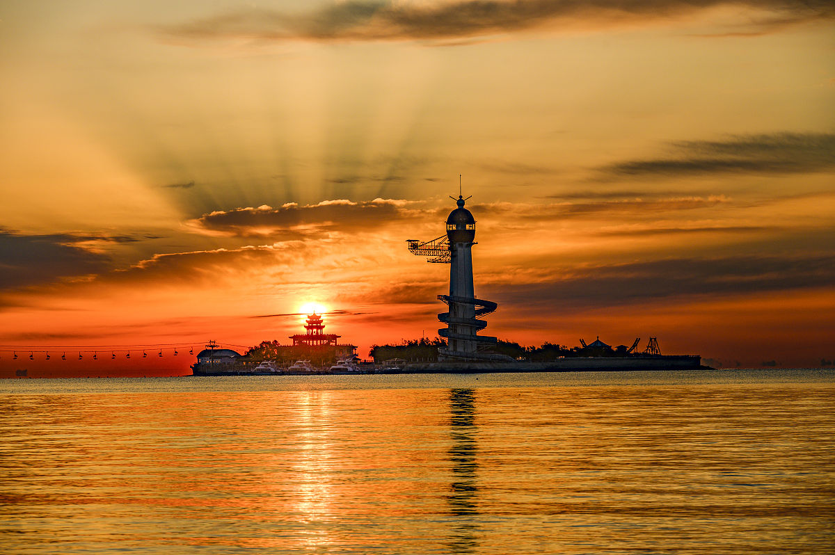 旭日东升山河秀