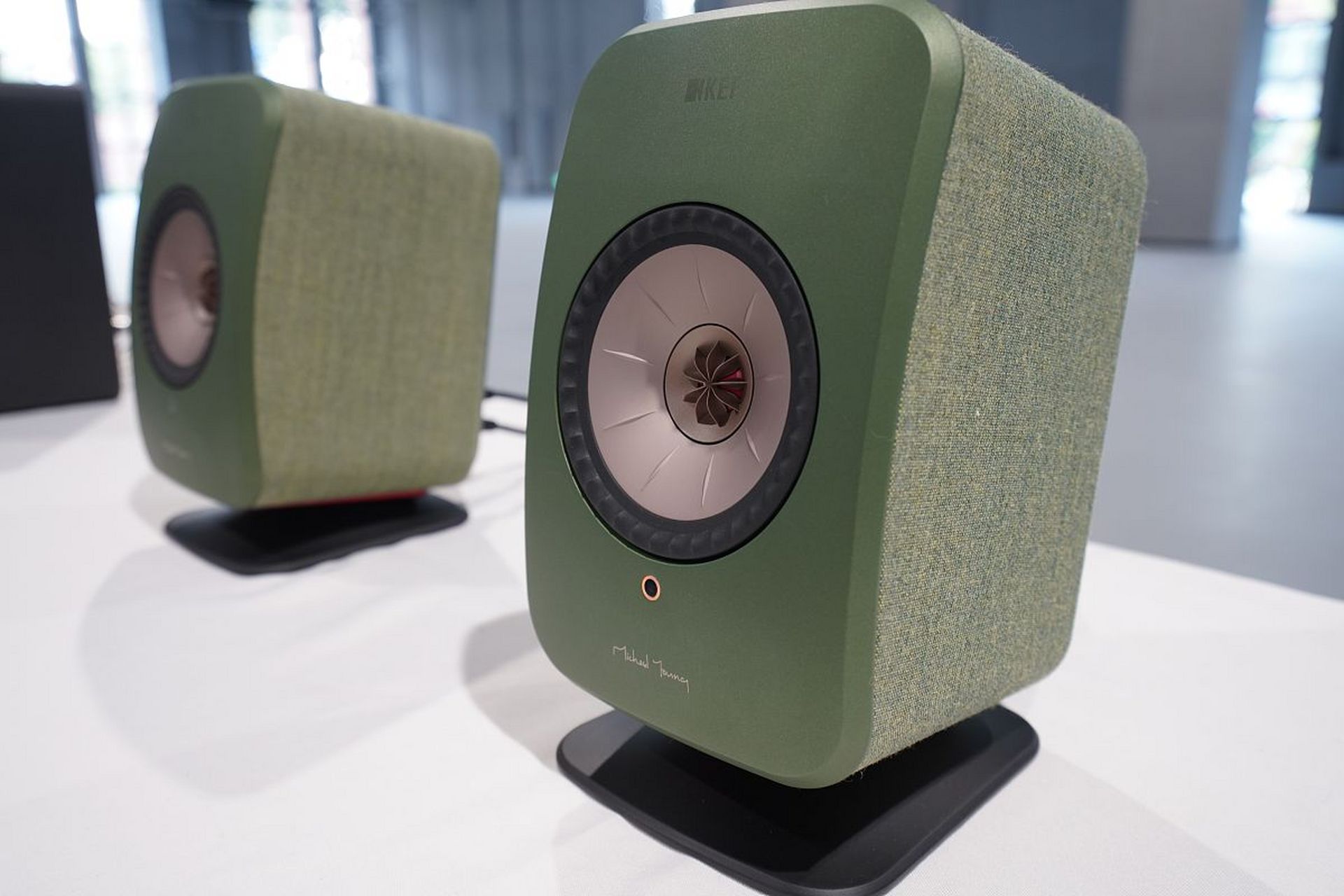 华为sound x new蓝牙音箱是一款专为家庭和电脑用户设计的高品质音响