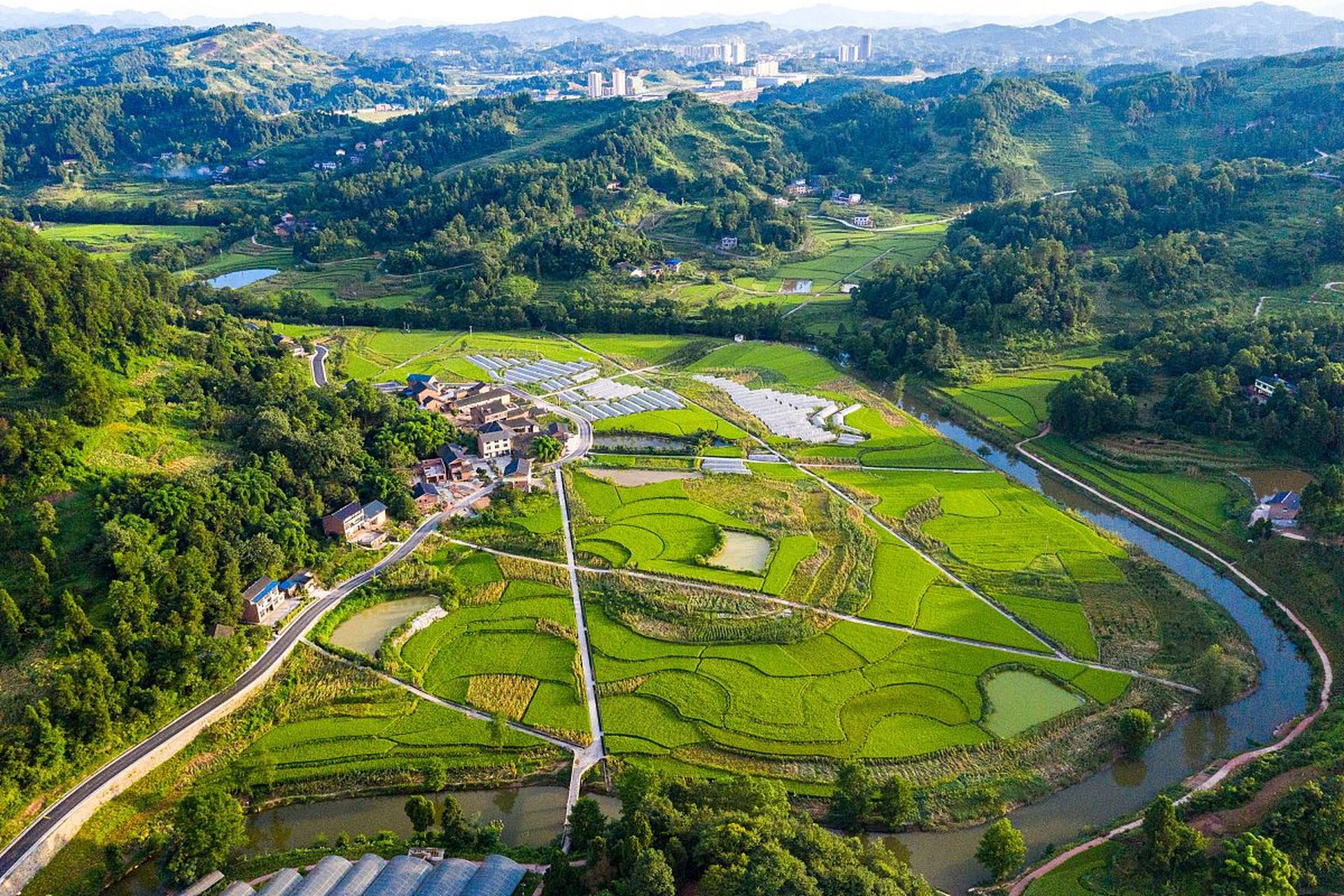 西楼村生态旅游发展带动村民致富西楼村位于湖南省怀化市会同县广坪镇