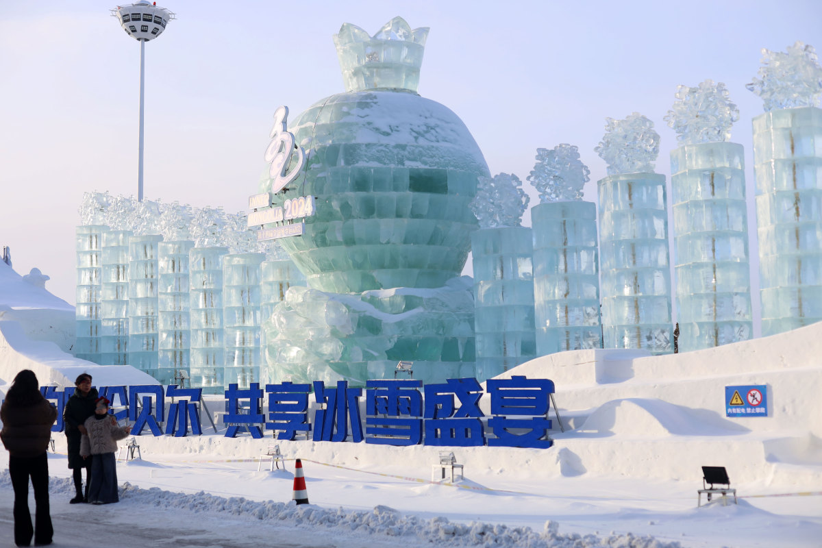 陕西·咸阳  咸阳梦幻嬉雪主题乐园,是冬日里的一片梦幻天堂,为游客