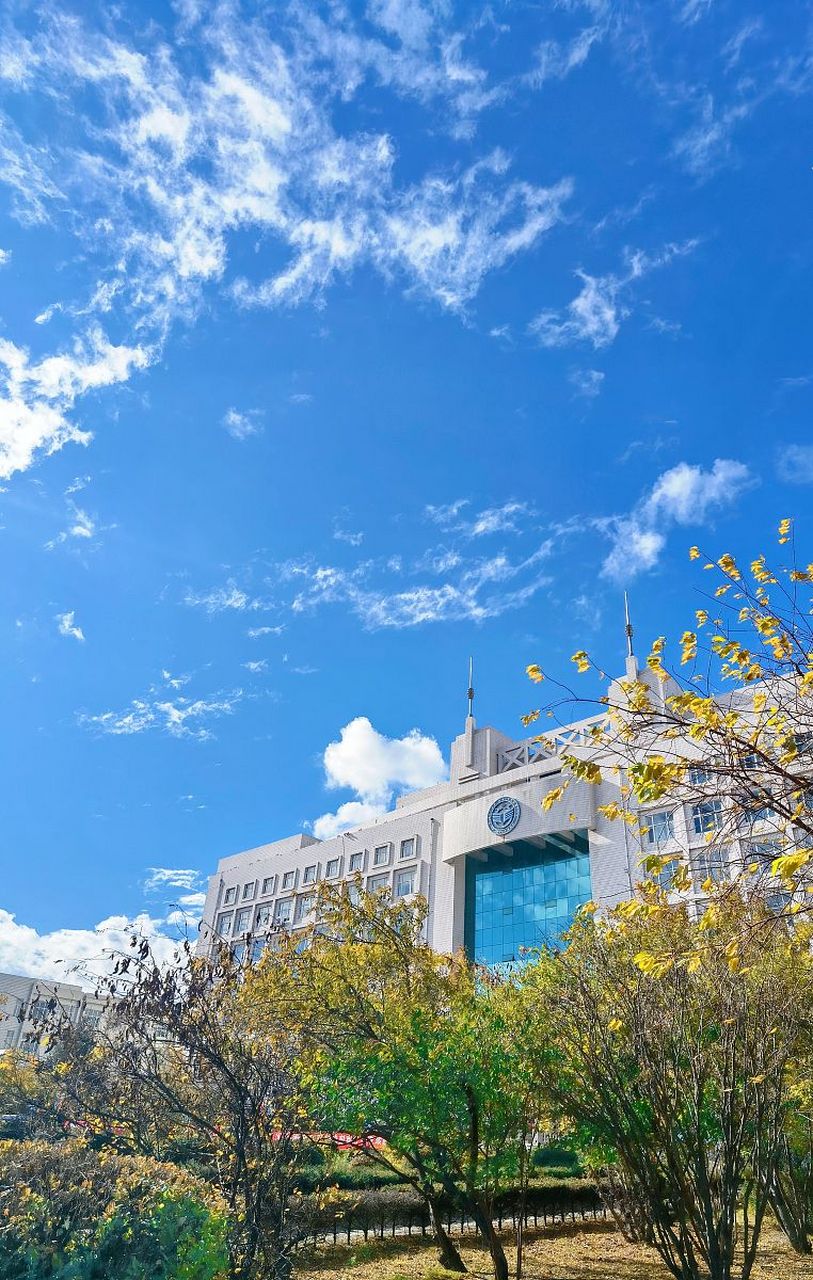 学科设置丰富:齐齐哈尔大学设有10个学院,涵盖了文,理,工,医,法,经