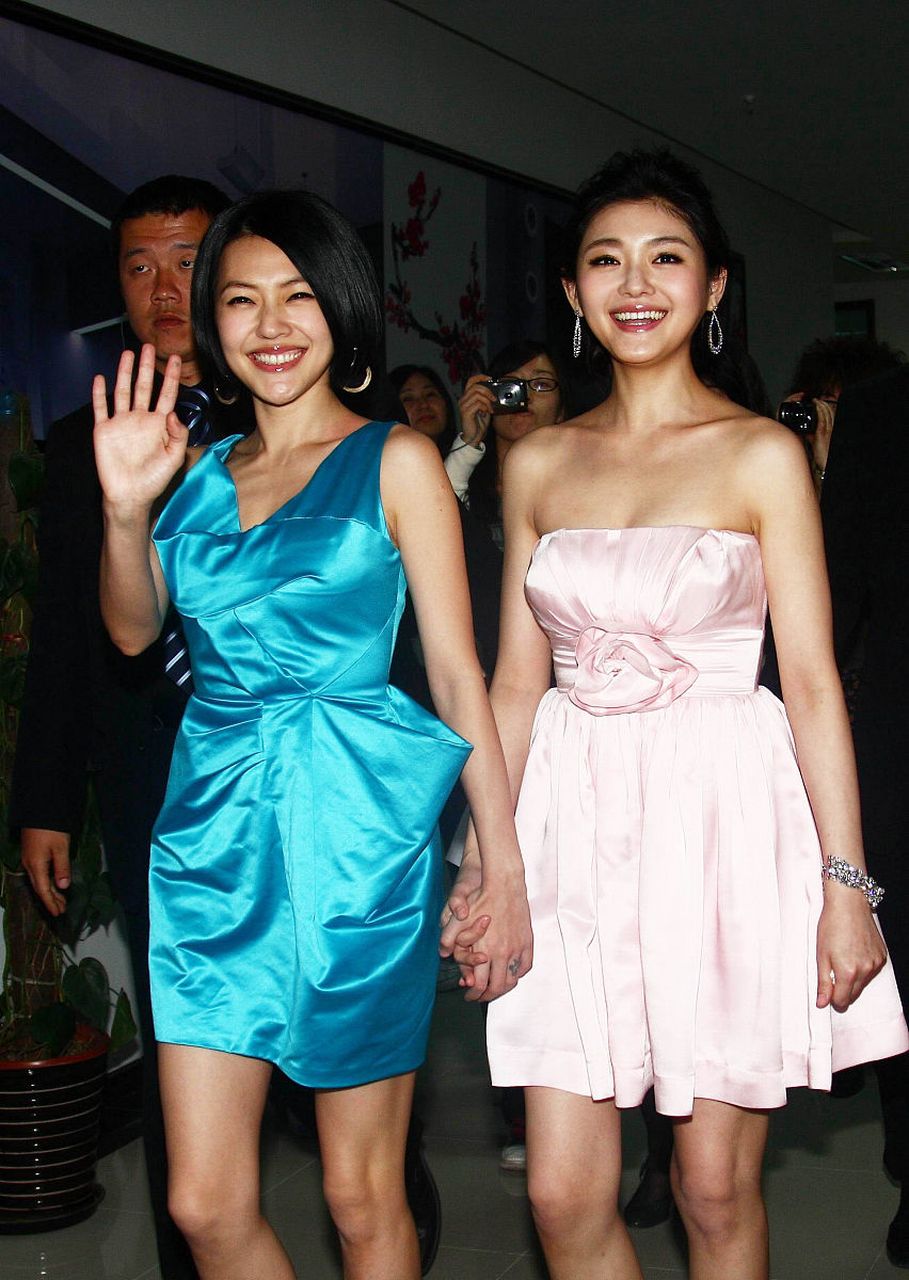 随后,大s工作室紧急发文否认吸毒指控,并表示"念在