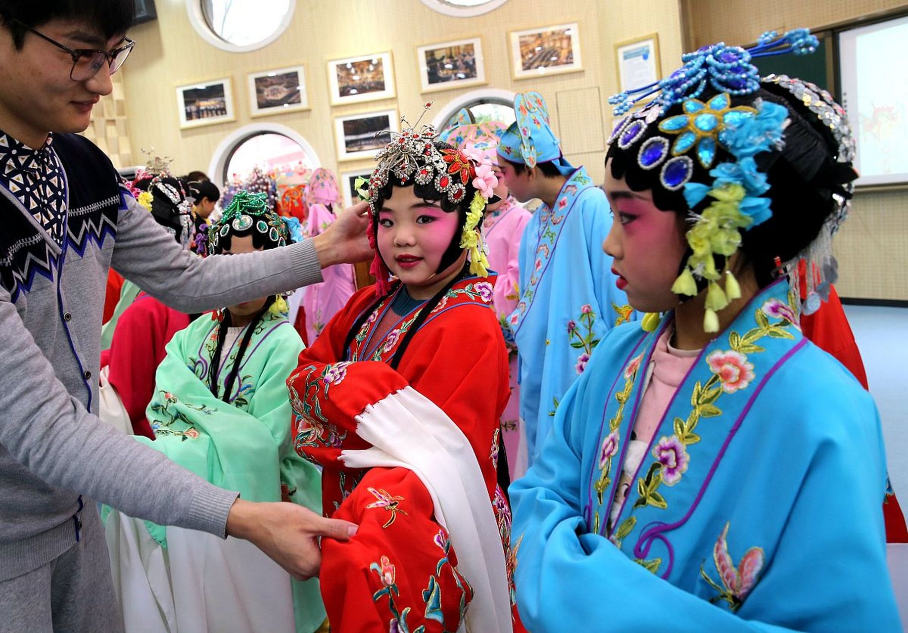 穿越时空的旅行# 在陕西戏曲大观园中,游客们可以尽情地欣赏和品味