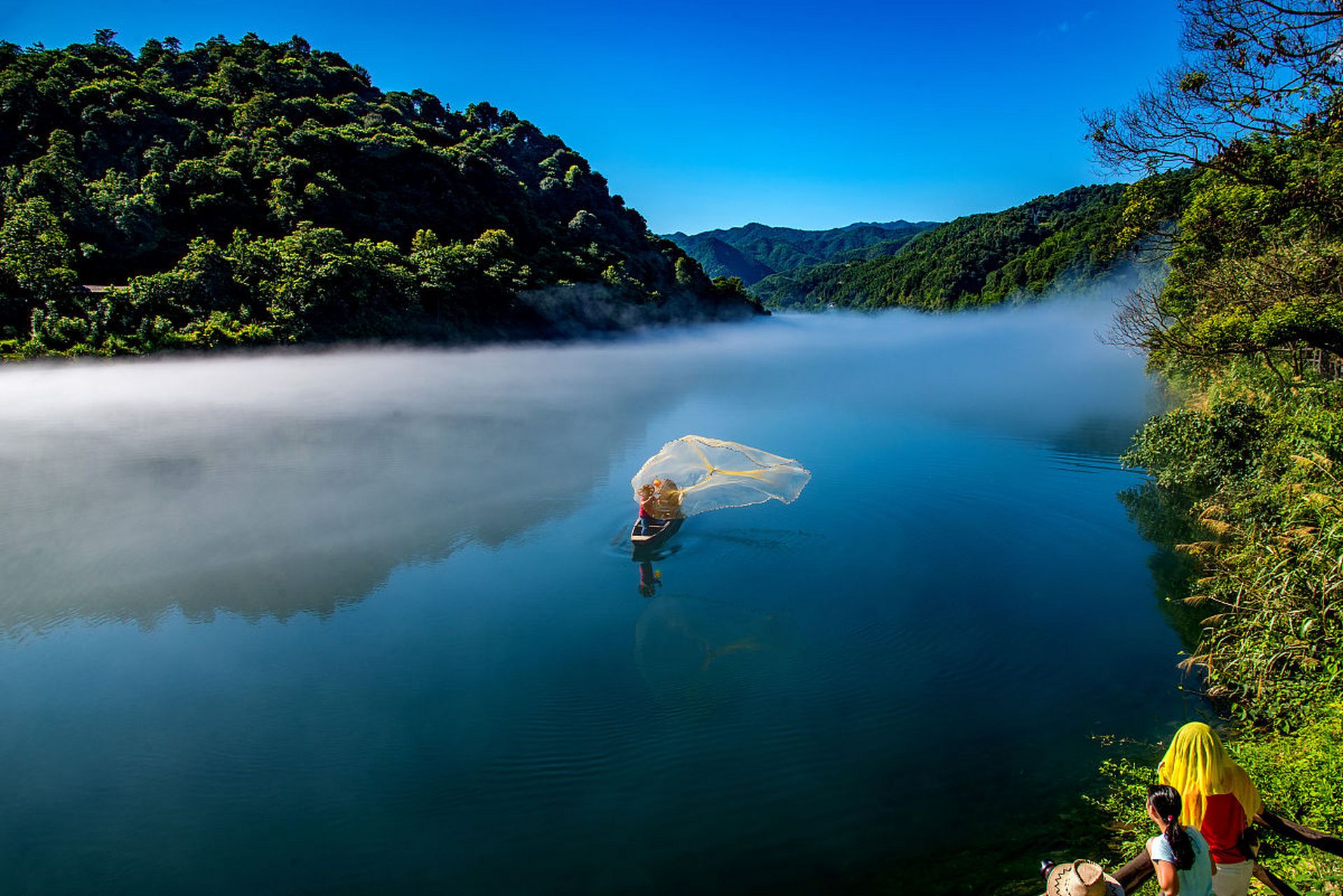 东江湖风景旅游区位于湖南省资兴市境内,是国家级风景名胜区,国家5a级