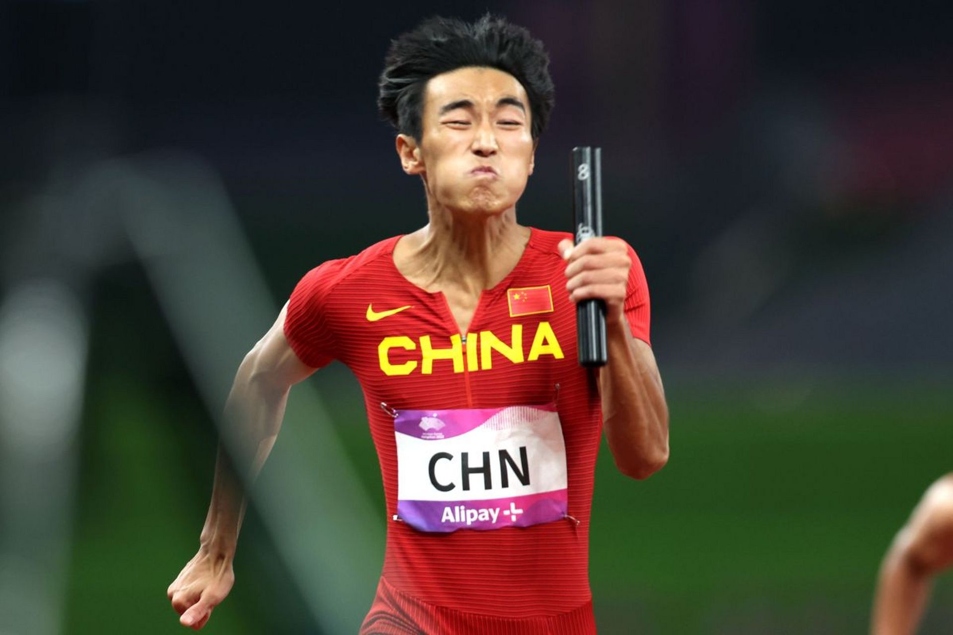 我多次欣赏了陈佳鹏百米冲刺的动态图,每次都让我陷入深深的沉思.