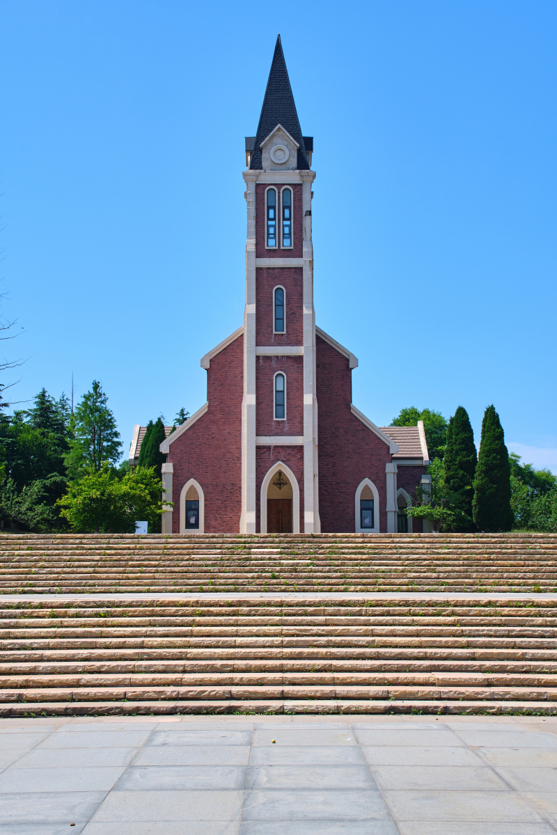去烟台享受清凉之旅 当夏日的高温让人难以忍受,烟台,这座位于山东
