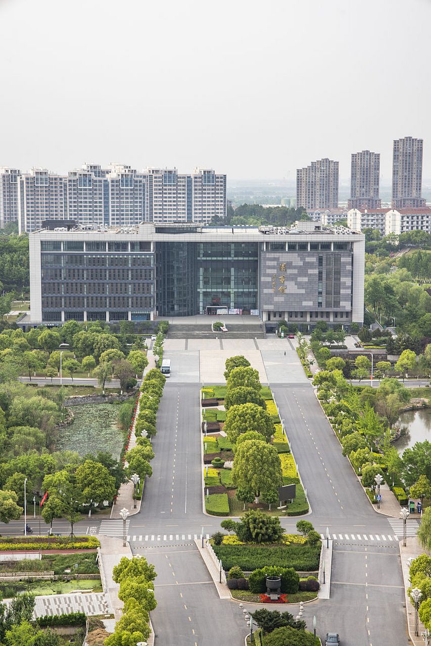 南京市溧水区傅家边科技园结合了科技创新与自然风光,游客可以参观