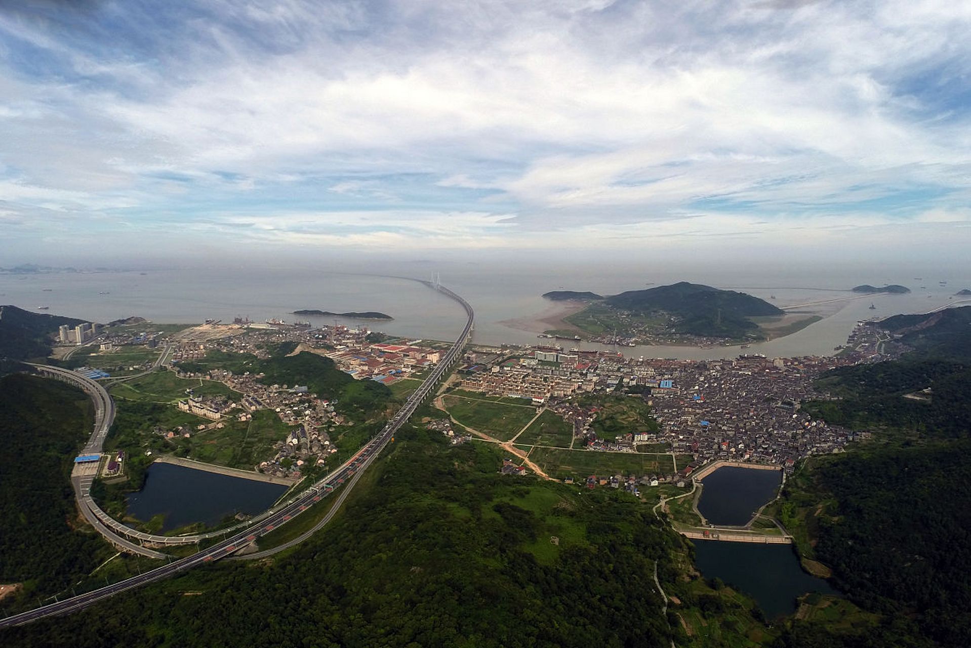 岱山岛位于浙江舟山群岛,风景优美,是旅游度假理想之地.