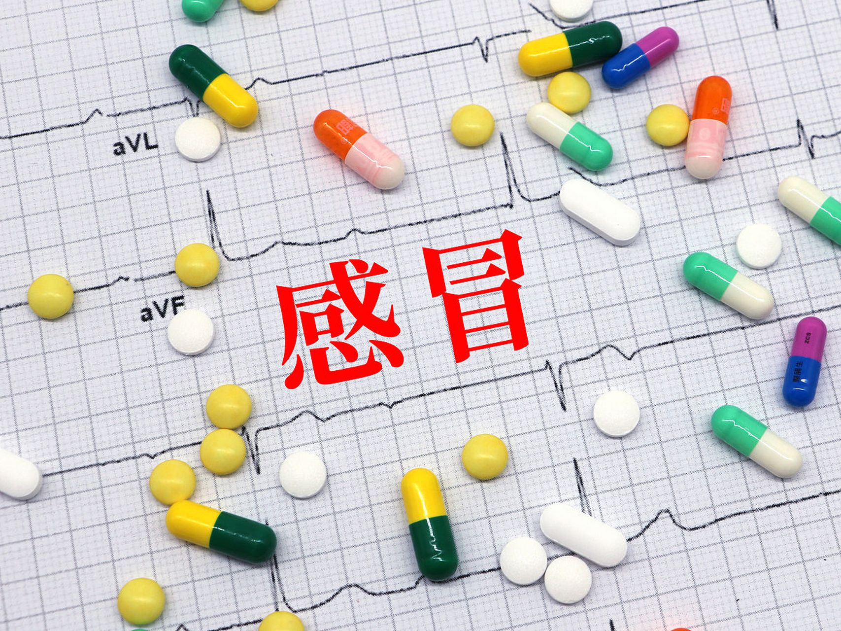 感冒在晚上加重的原因有多种: 身体的免疫系统在晚上会较白天有所