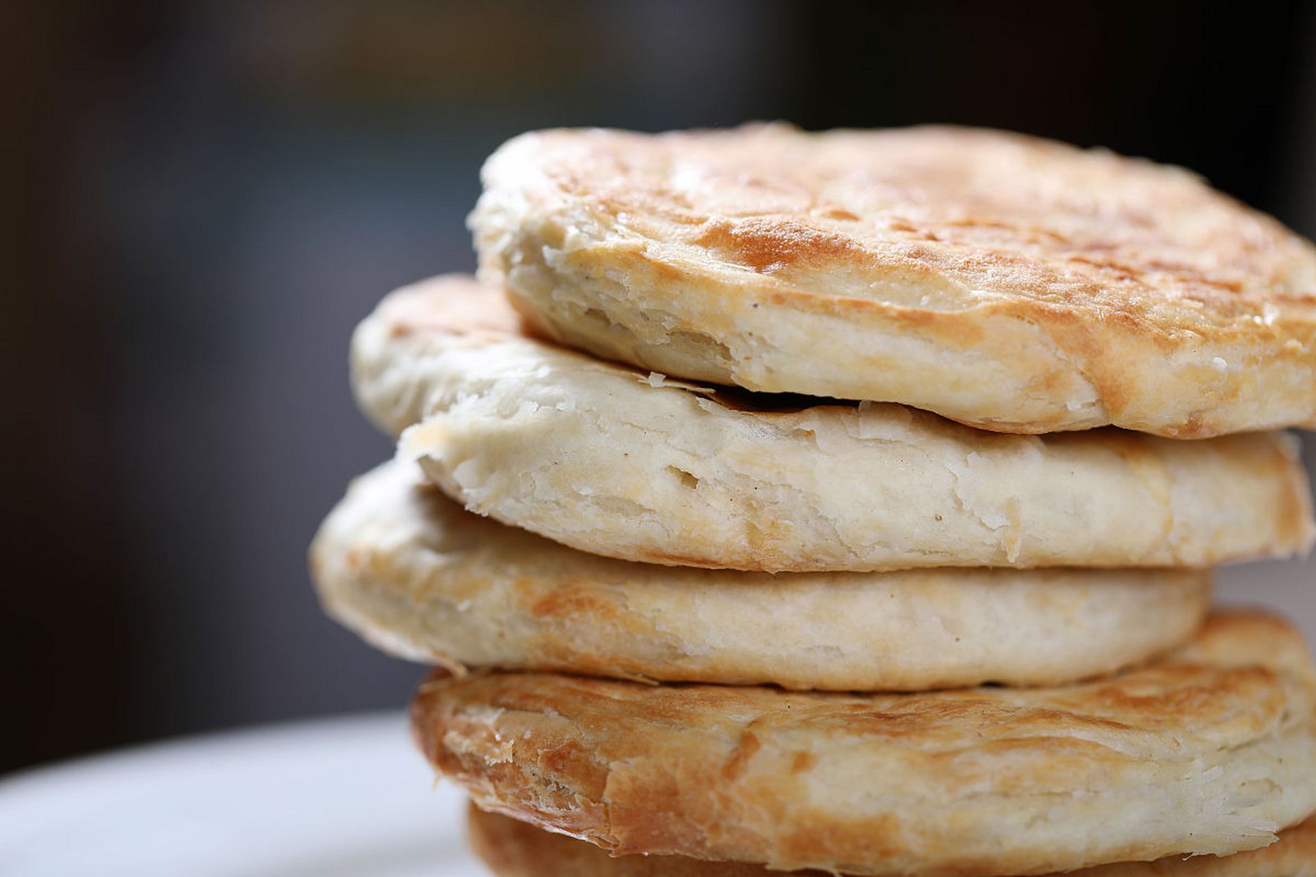 发面烧饼,中国北方地区的传统烘焙美食,口感独特.