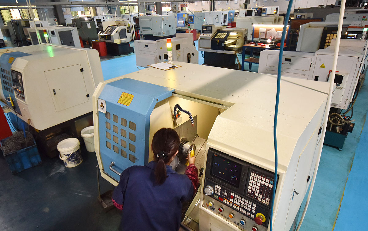 机械厂计件工作一天能挣300块,操作工宁愿扣工资3000也要跑路