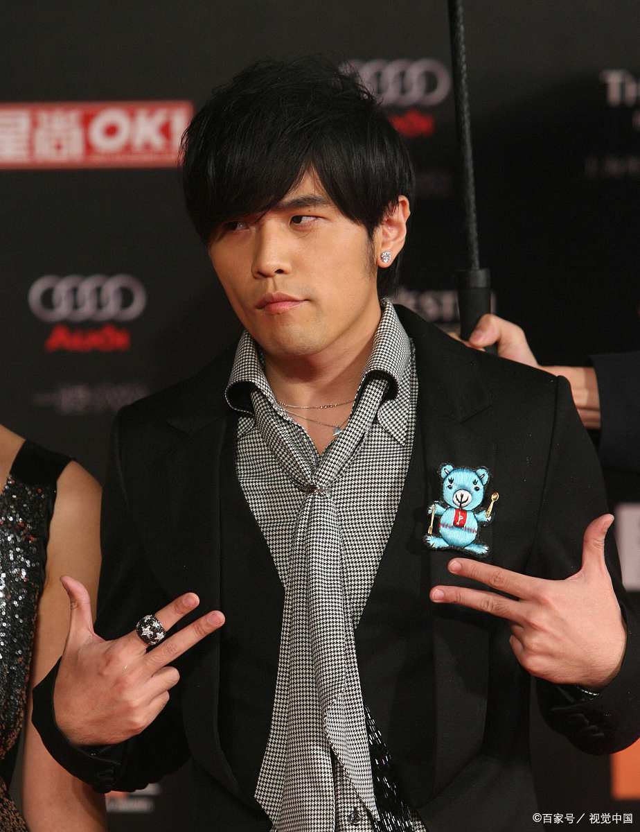 蔡依林回应没去周杰伦演唱会#,哈,这个媒体记者什么的也是没事找事啊