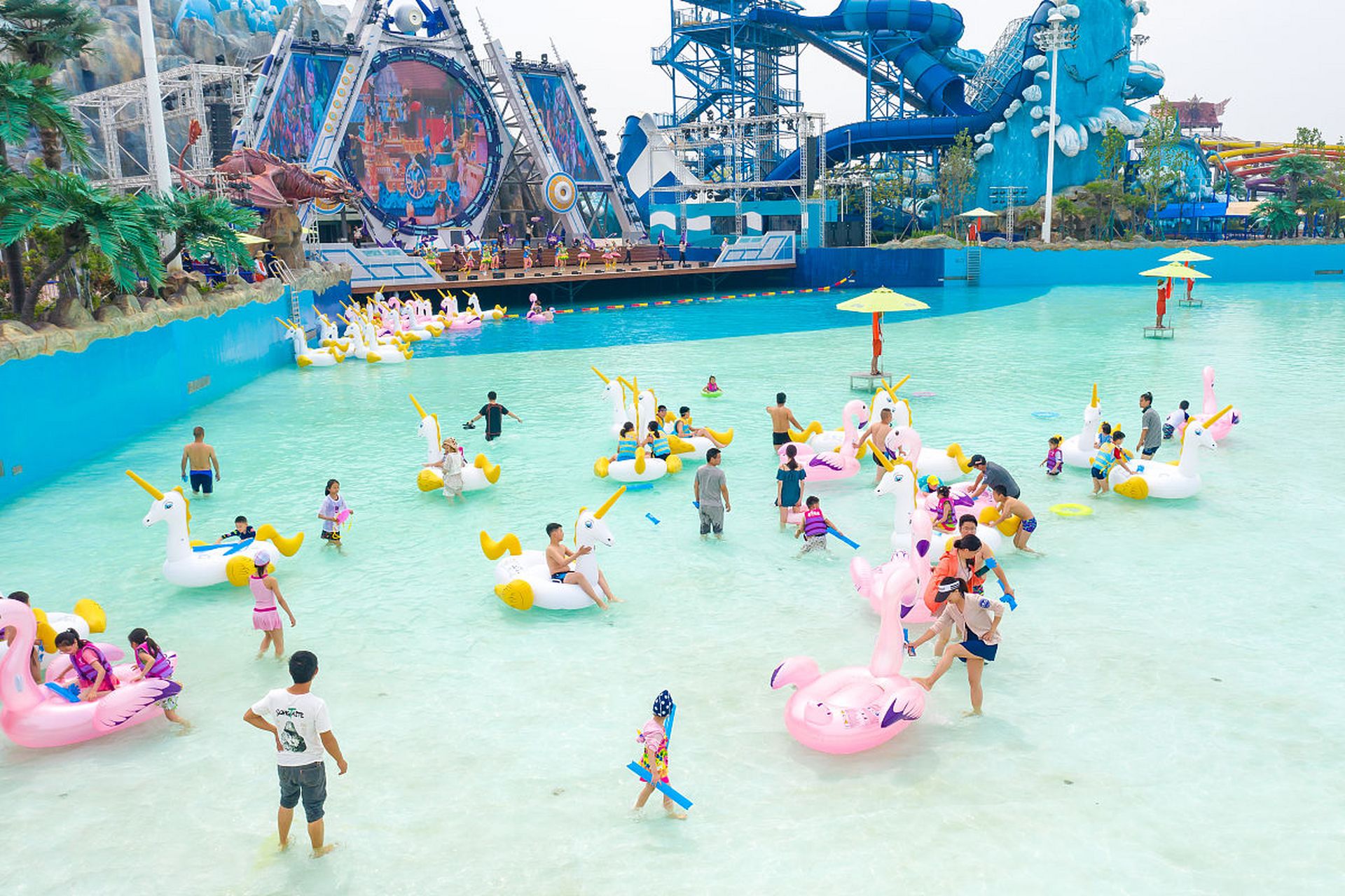 亚洲最大的水上乐园——成都国色天乡国际旅游度假区水上乐园正式在