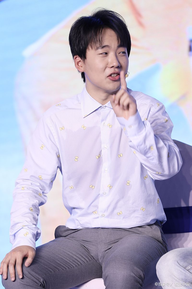 据报道,孟子义和郭麒麟是多年的好友,两人之间的互动一直都非常轻松