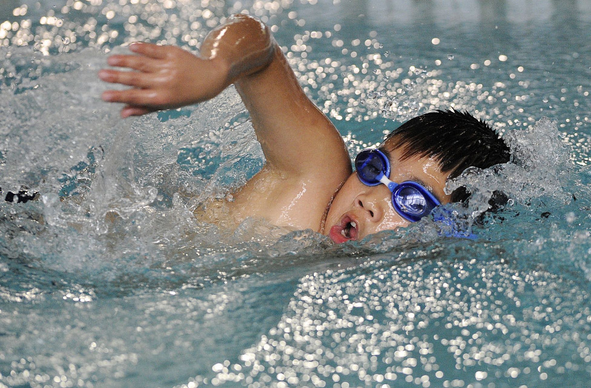 暑假到底要不要让孩子学习游泳?